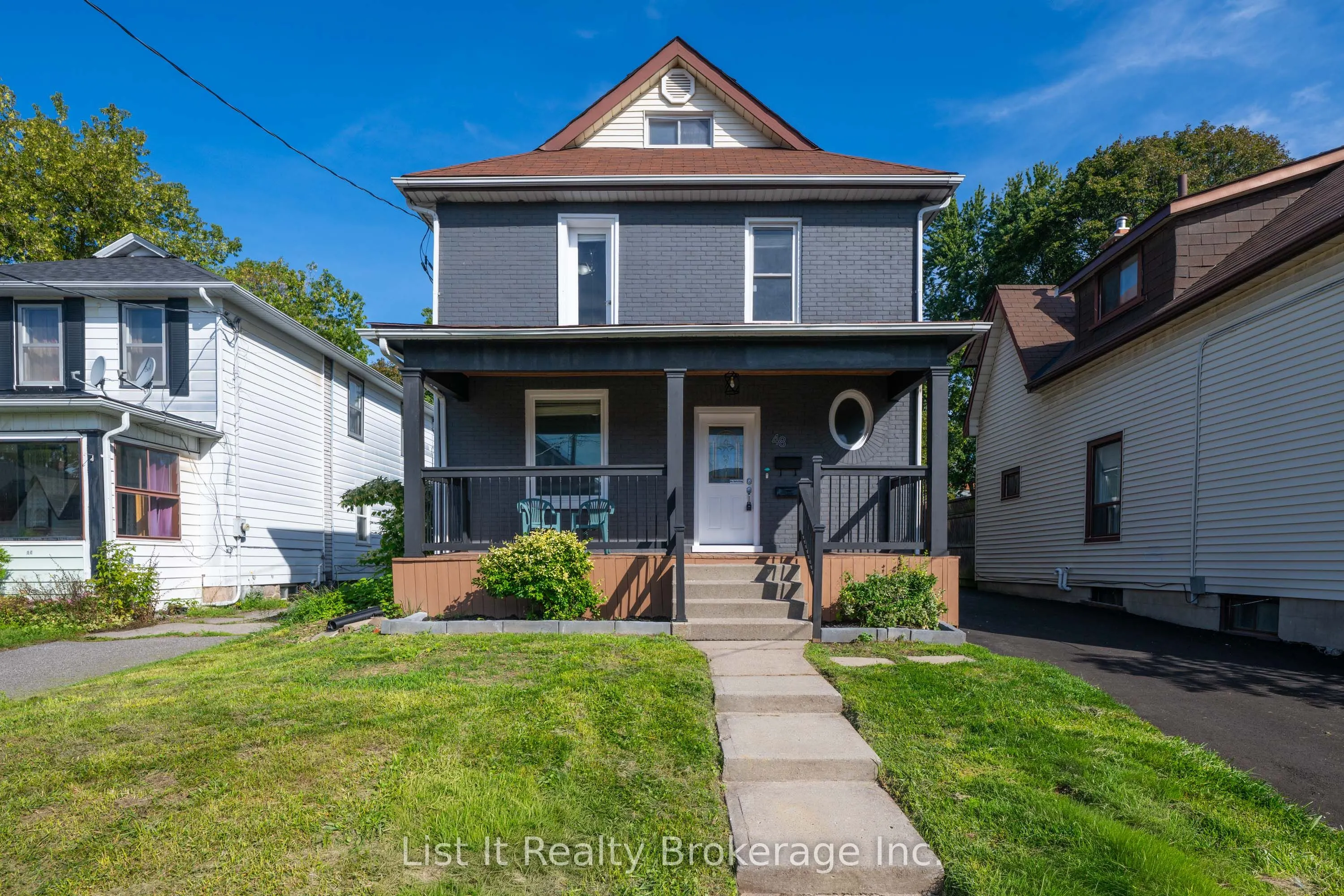 48 Brock Street E