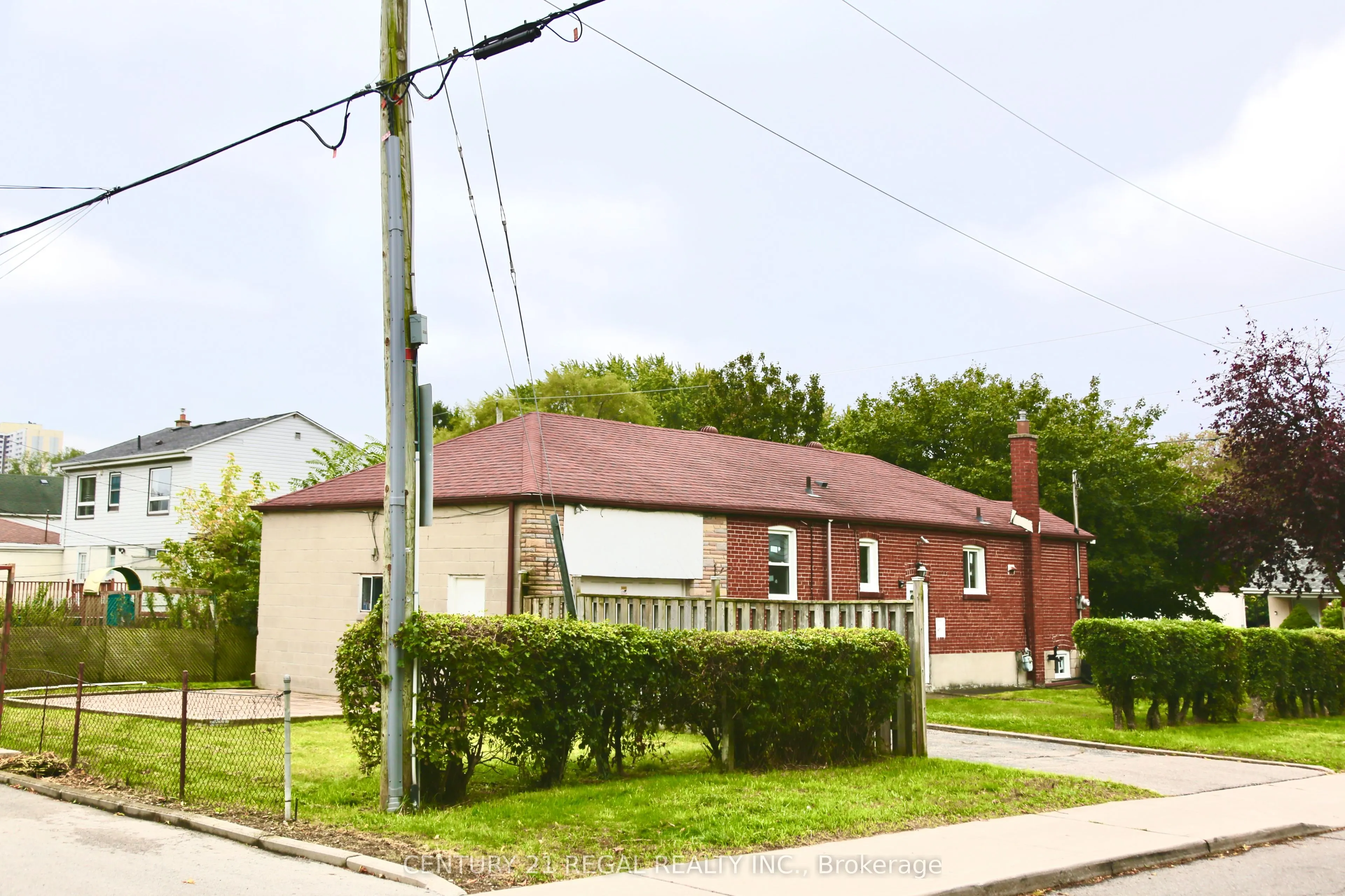 987 Victoria Park Avenue
