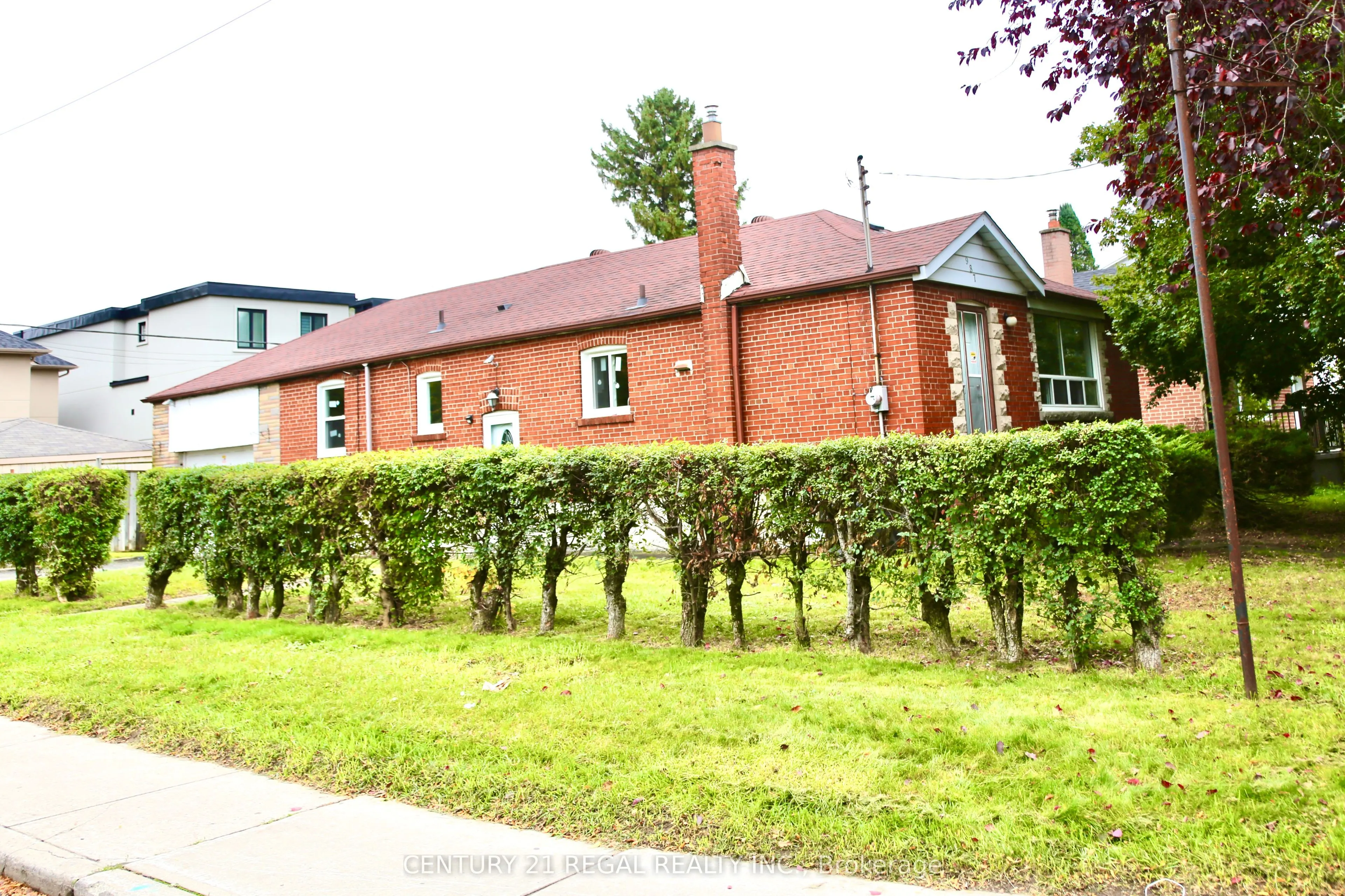 987 Victoria Park Avenue