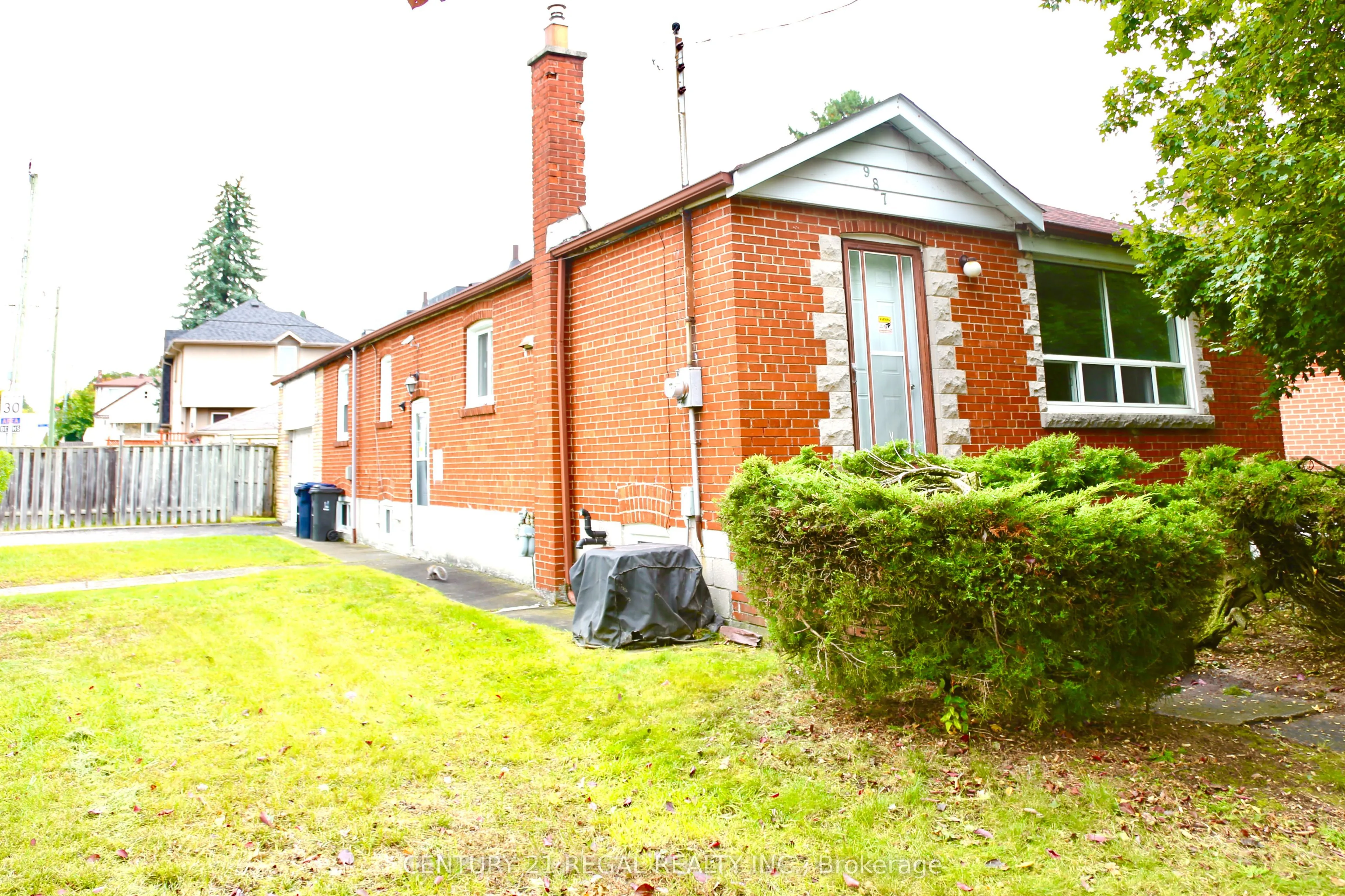 987 Victoria Park Avenue