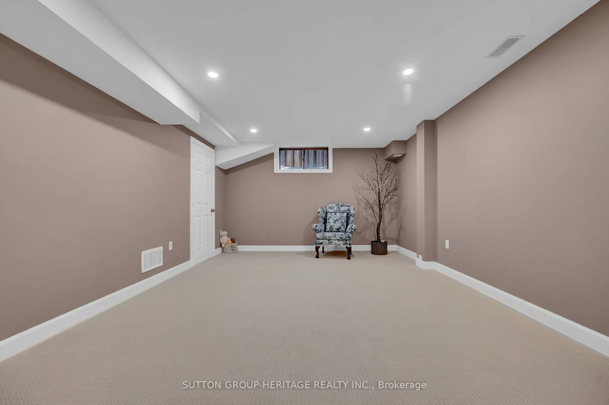 25 Charterhouse Drive