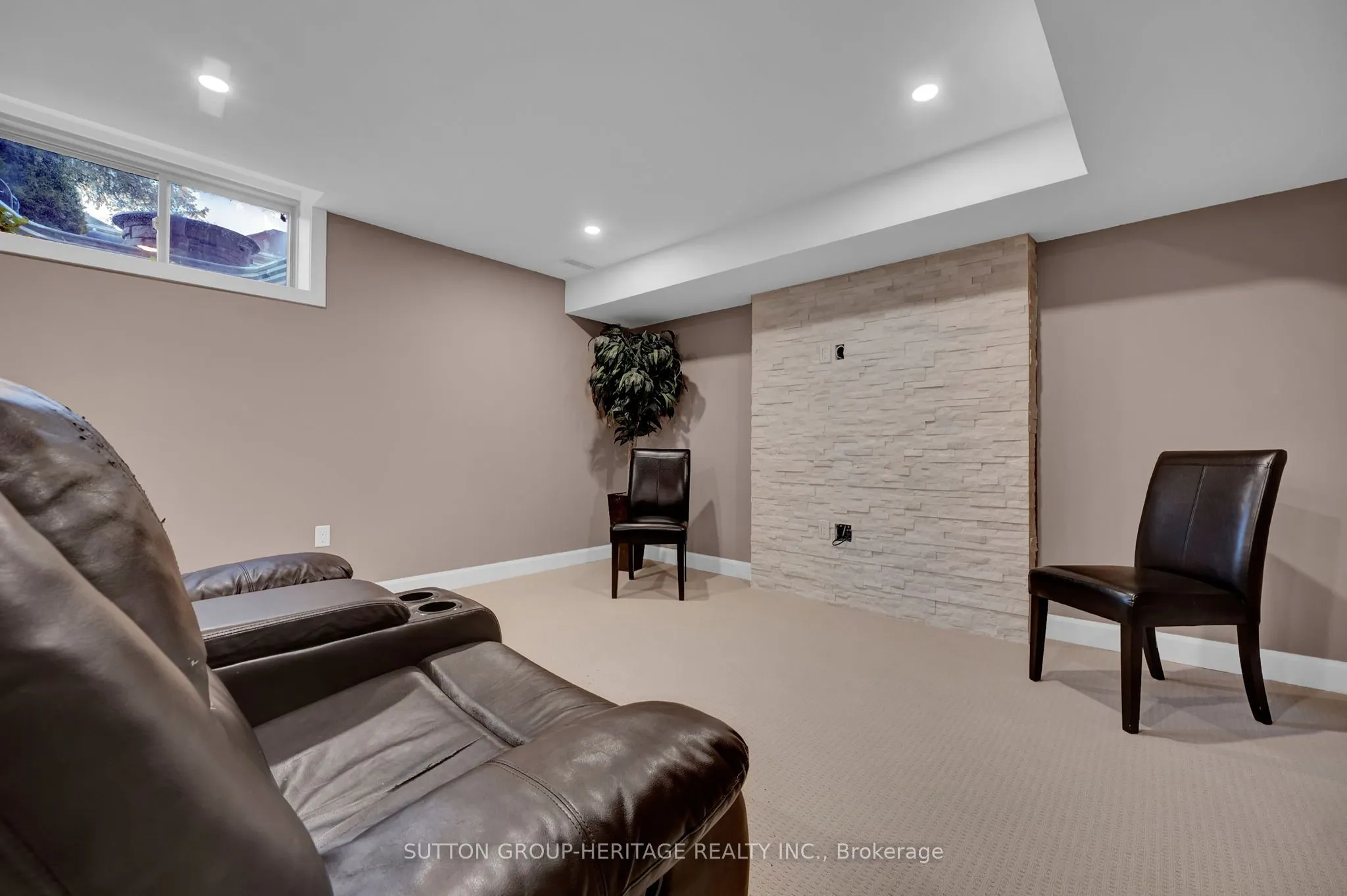 25 Charterhouse Drive