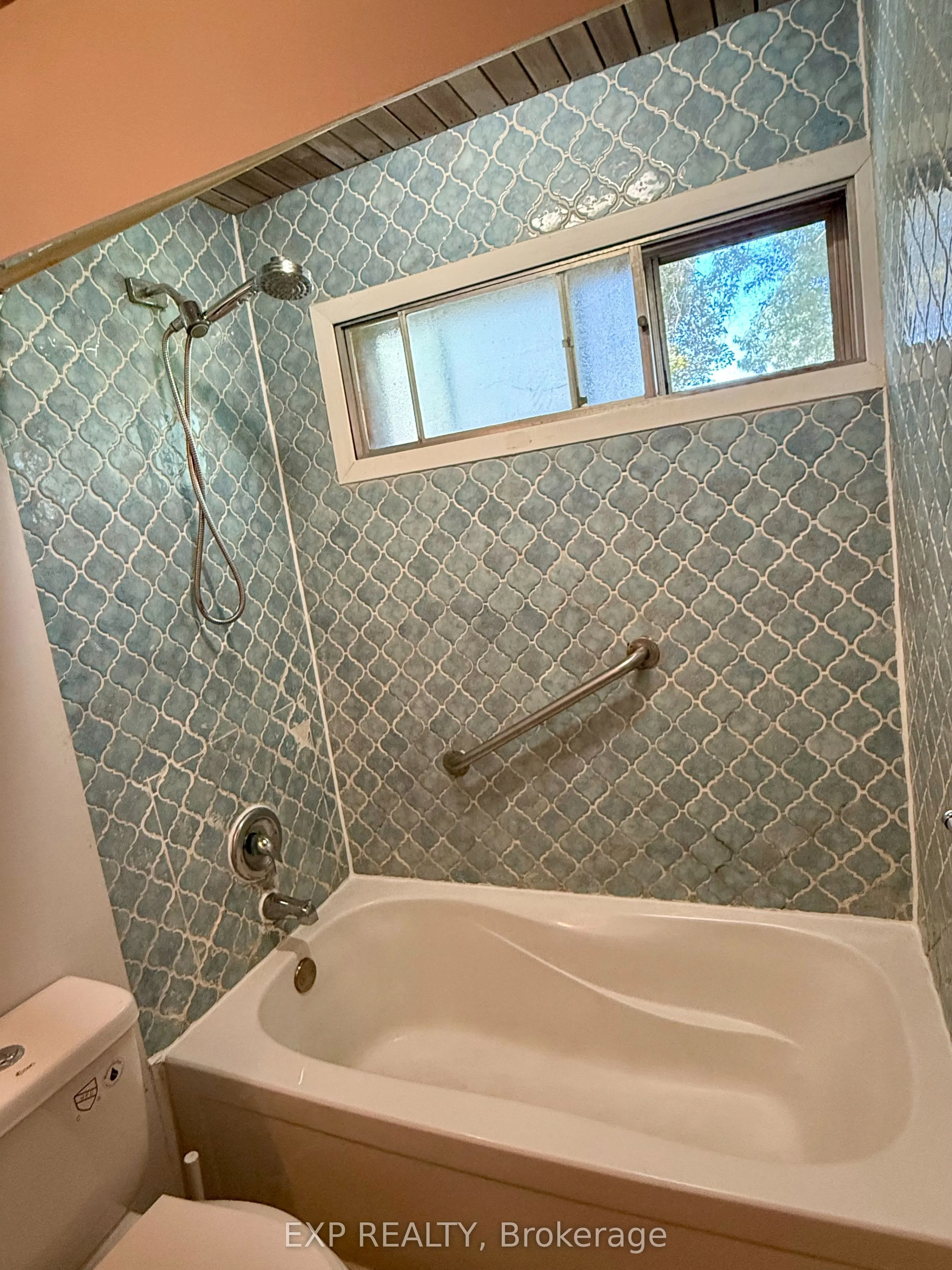 6 Mid Pines Road #Upper