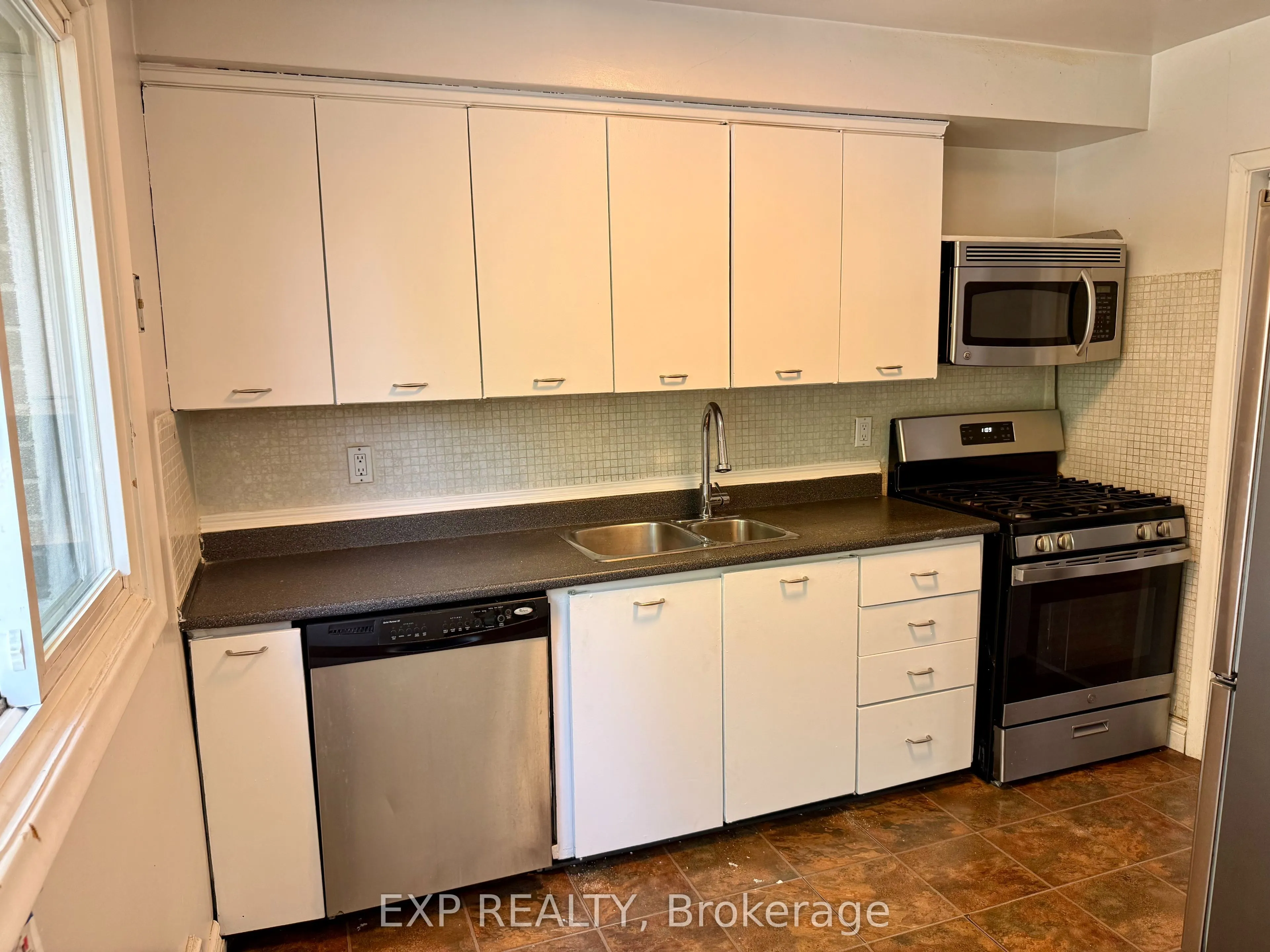 6 Mid Pines Road #Upper