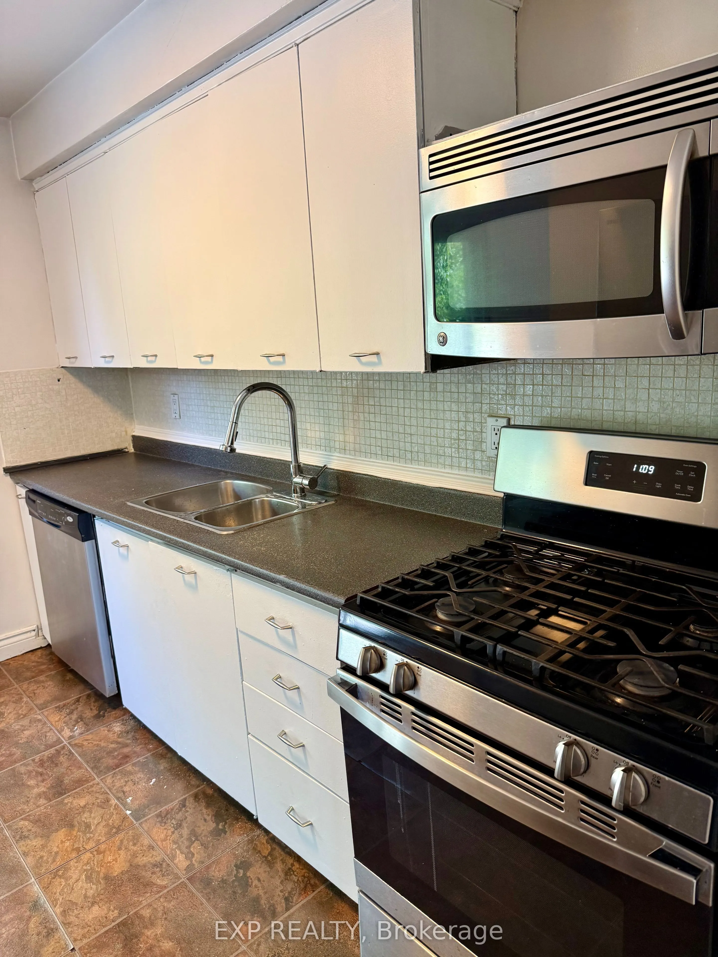 6 Mid Pines Road #Upper