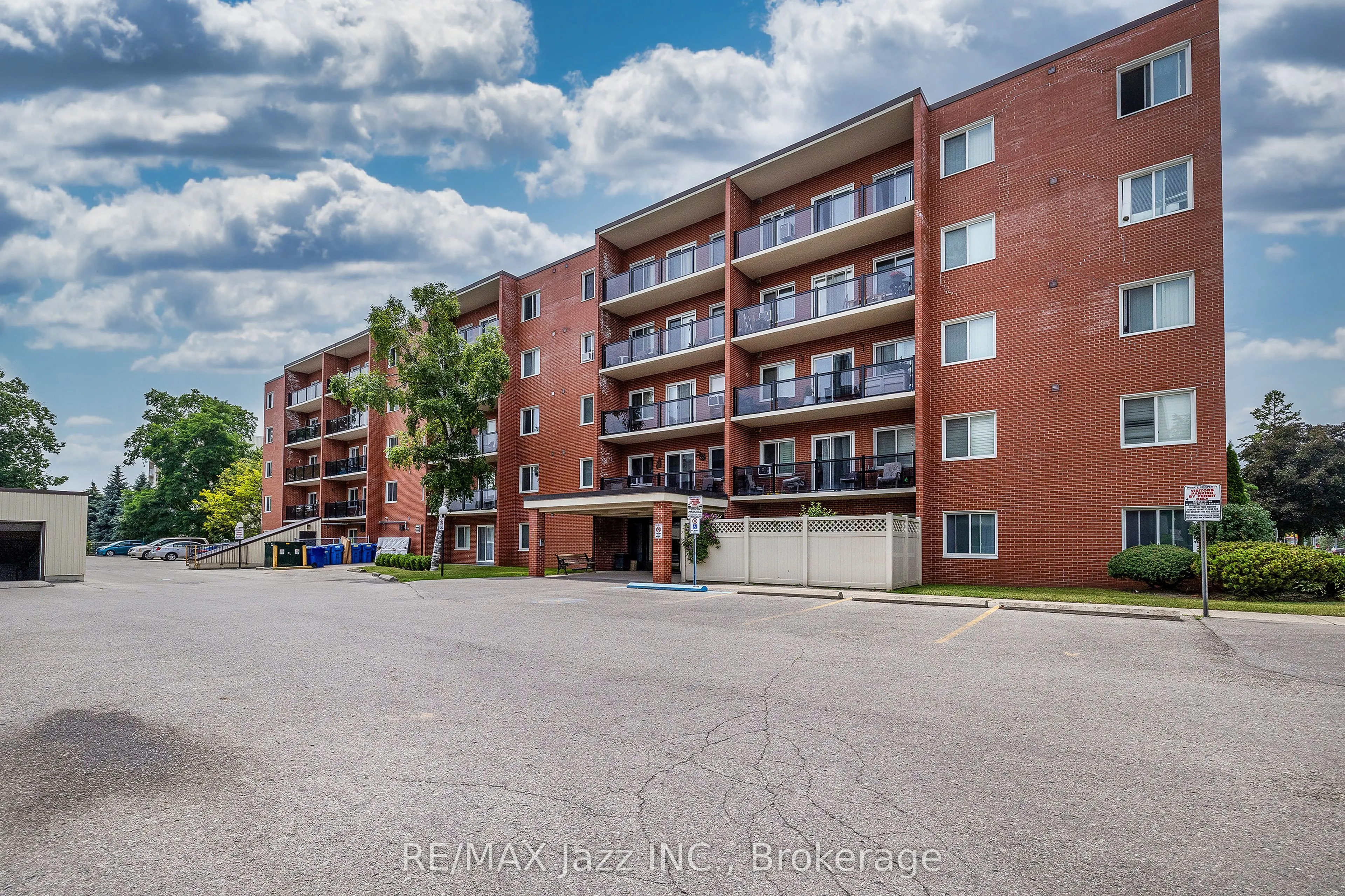 131 Taunton Road E #304