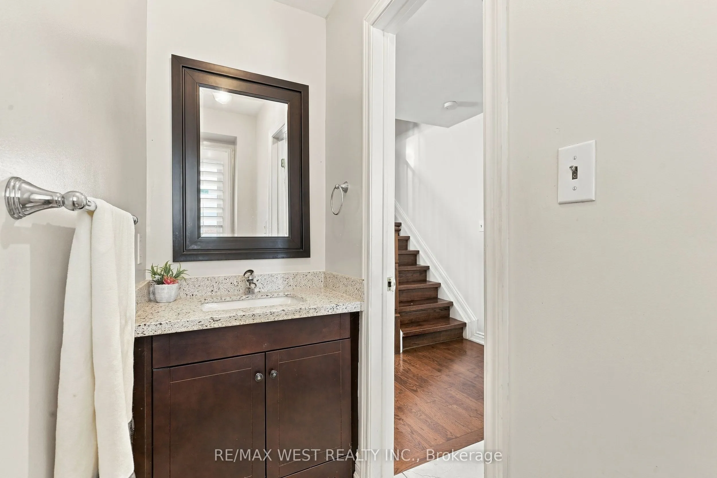 12 Waverly Street S