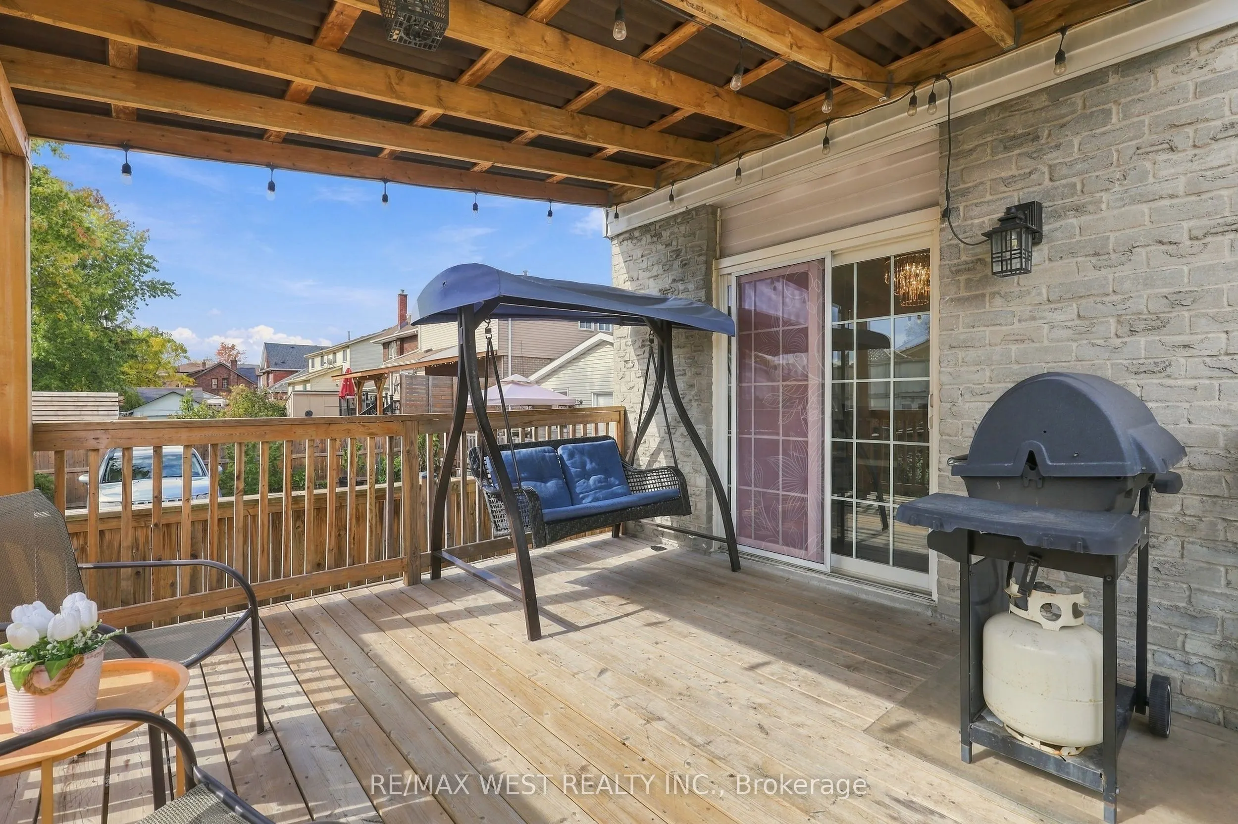 12 Waverly Street S
