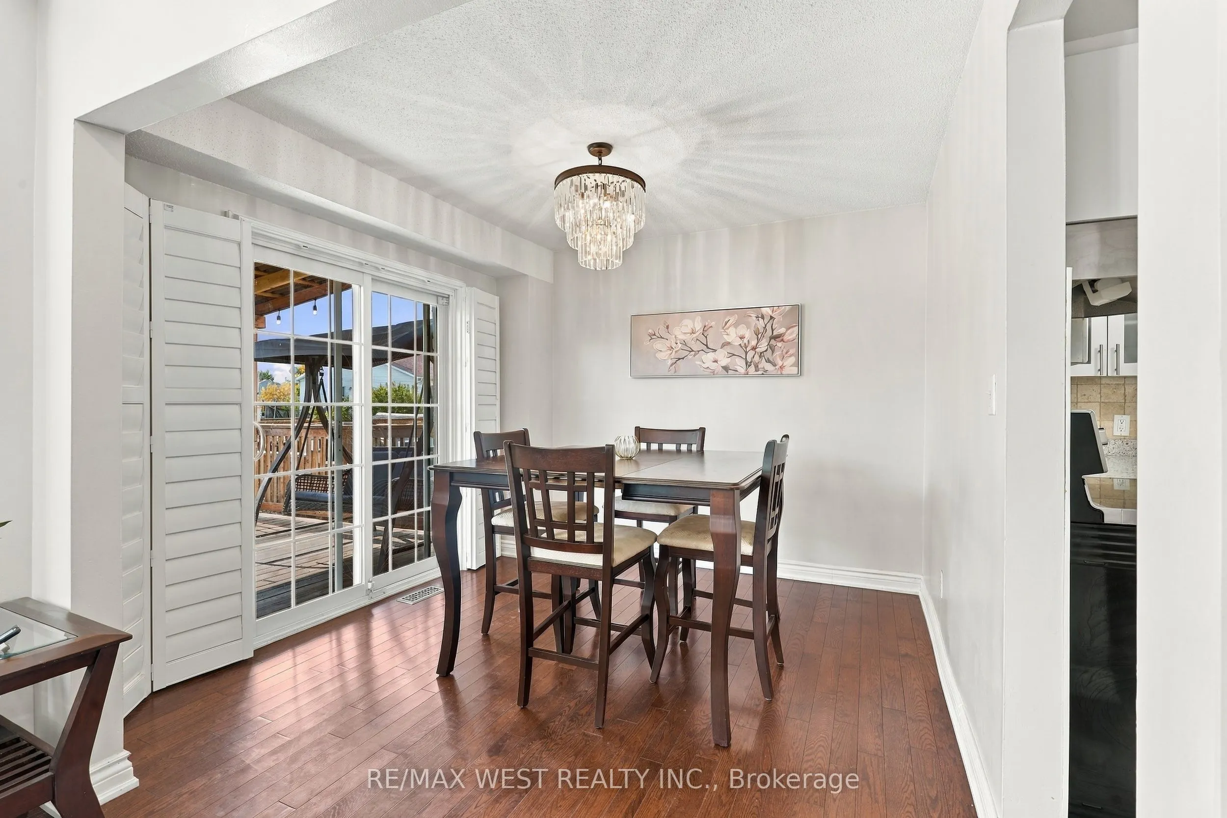 12 Waverly Street S