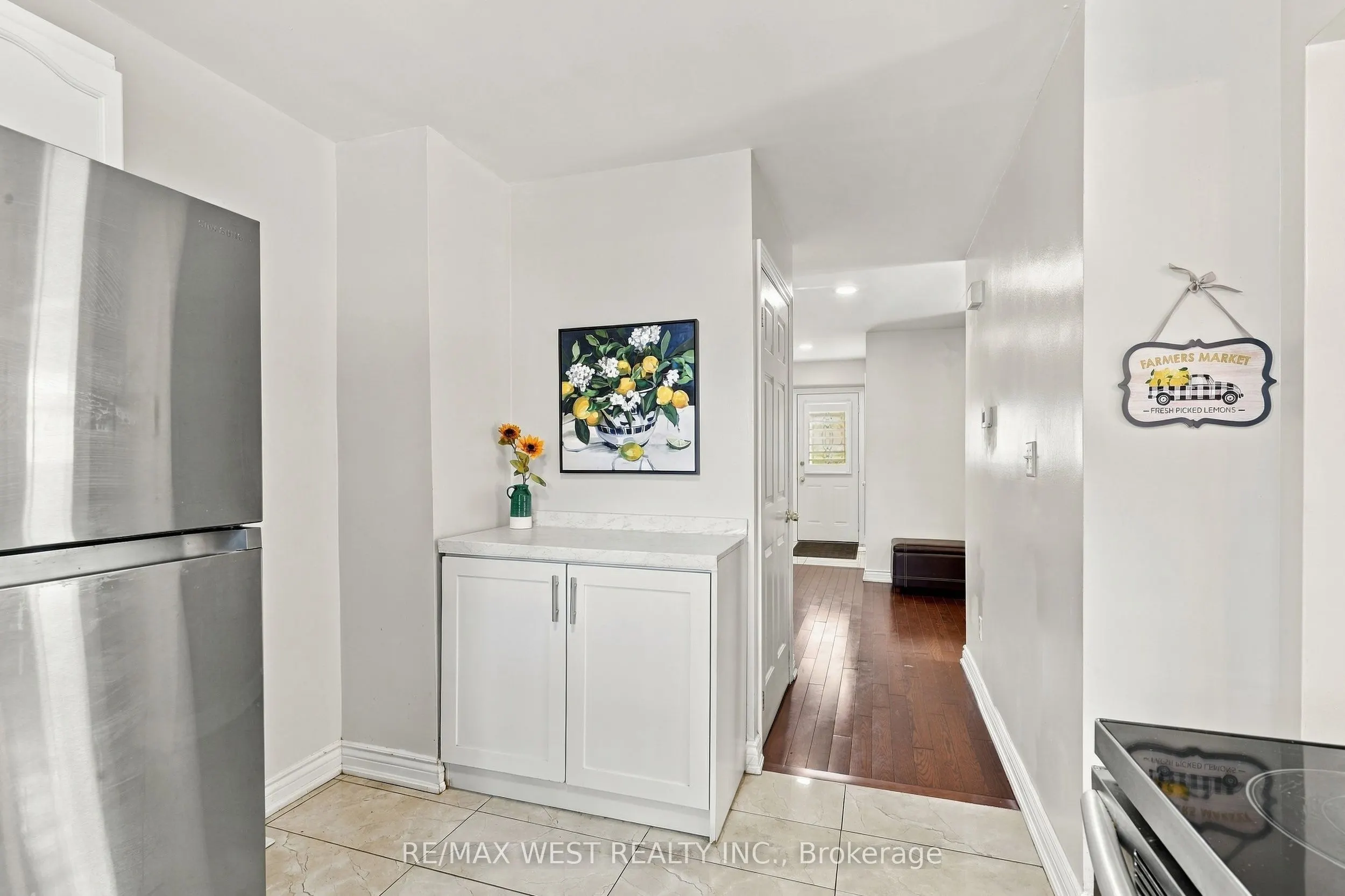 12 Waverly Street S