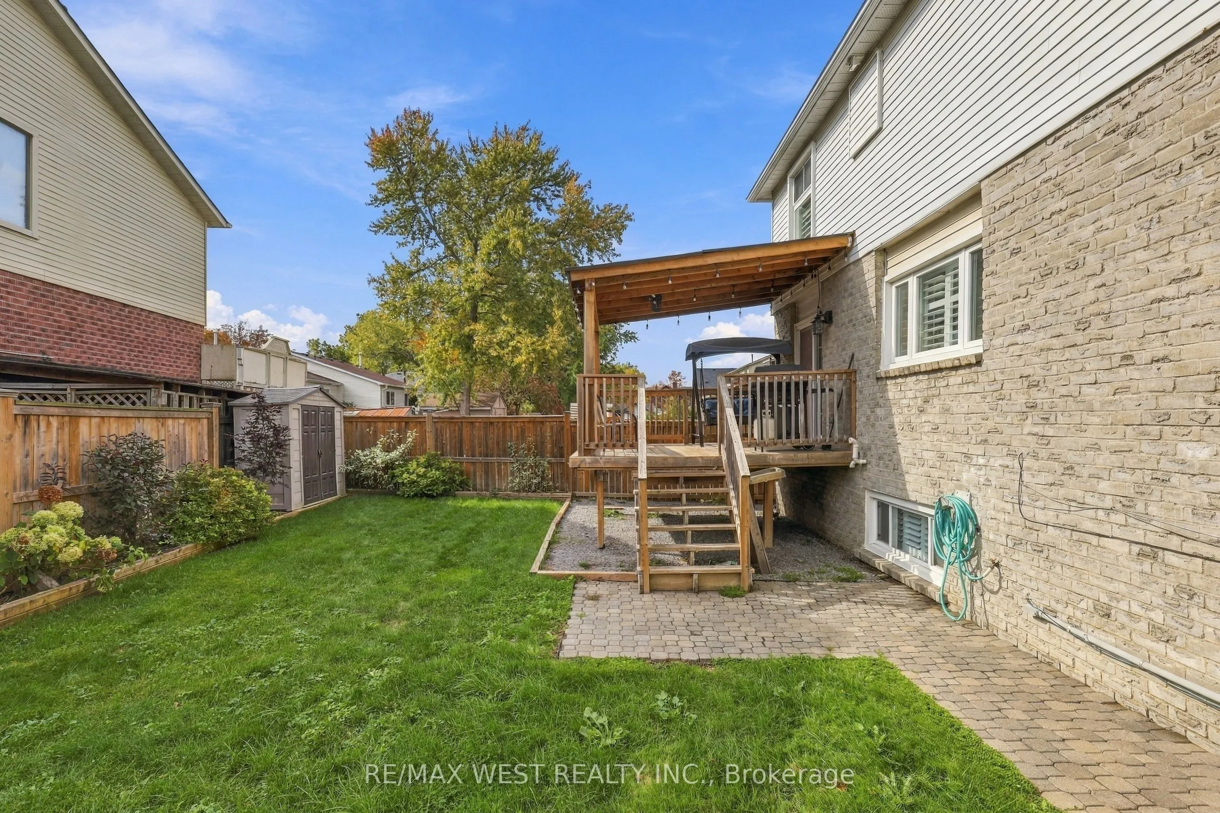 12 Waverly Street S