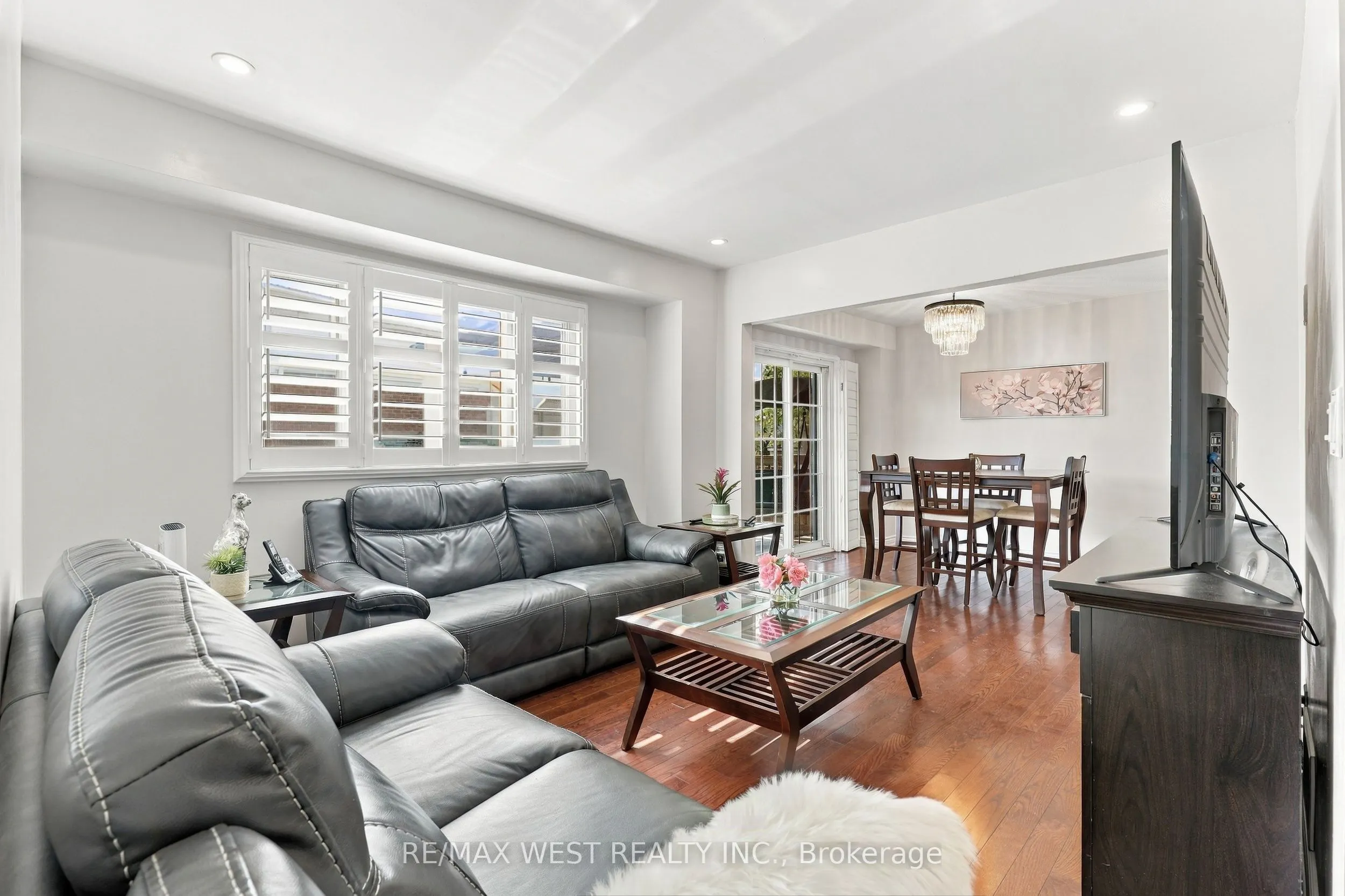 12 Waverly Street S