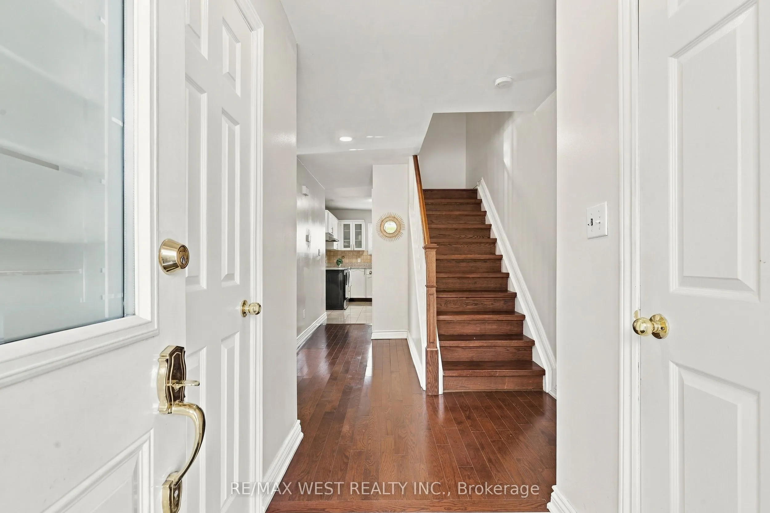 12 Waverly Street S