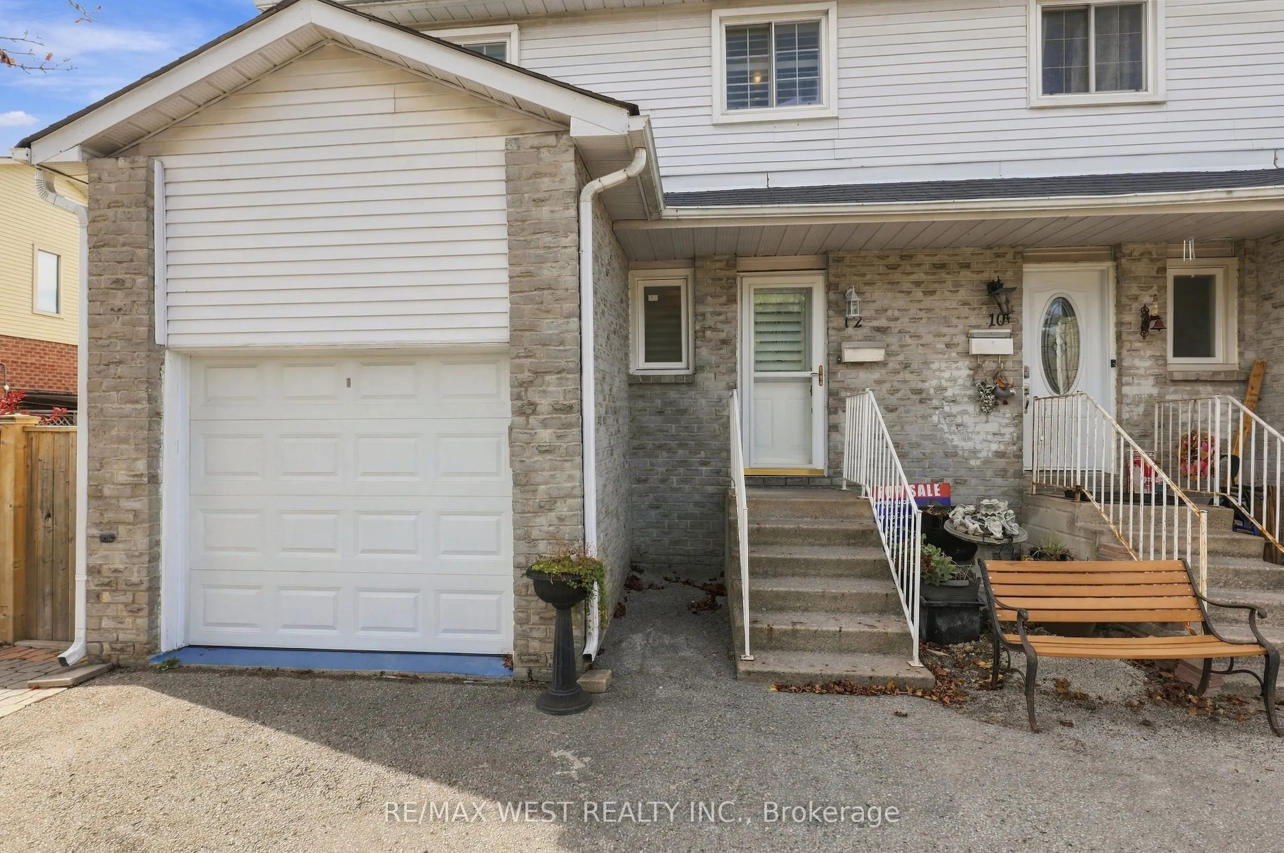12 Waverly Street S