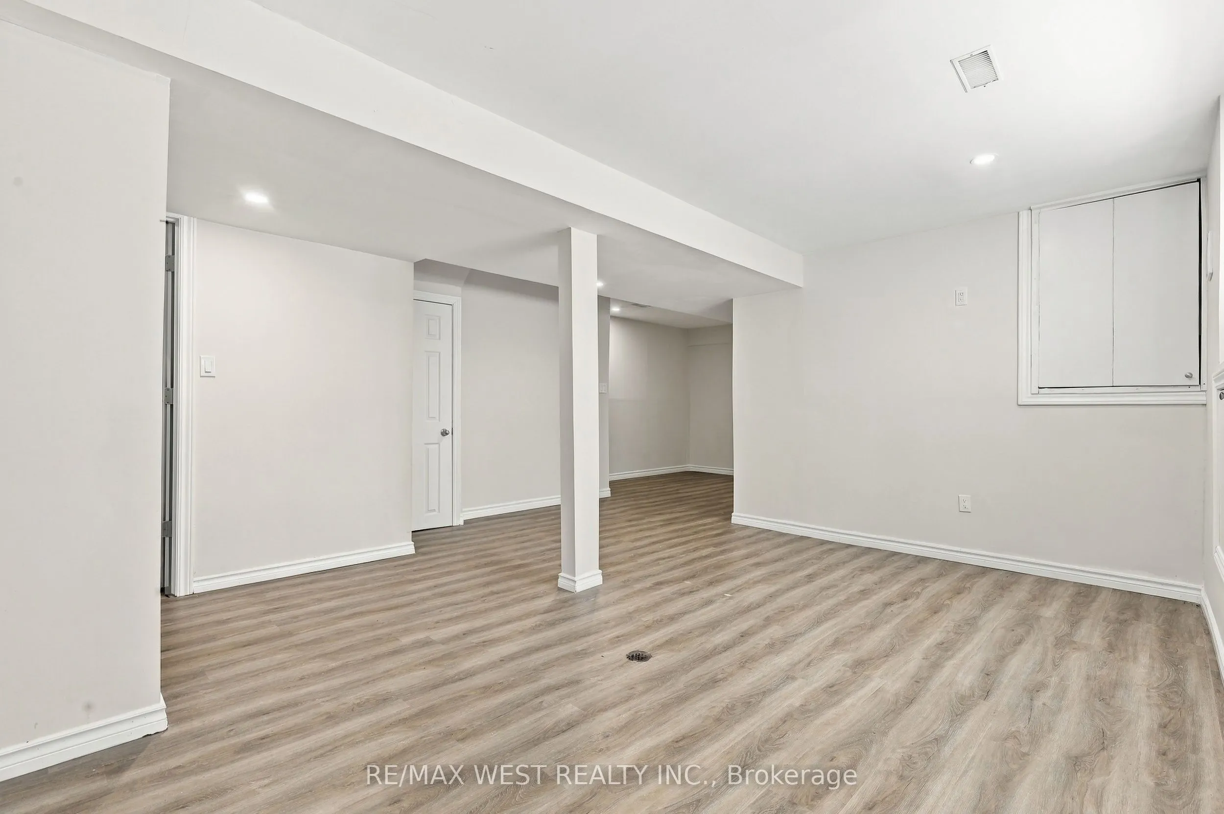 12 Waverly Street S