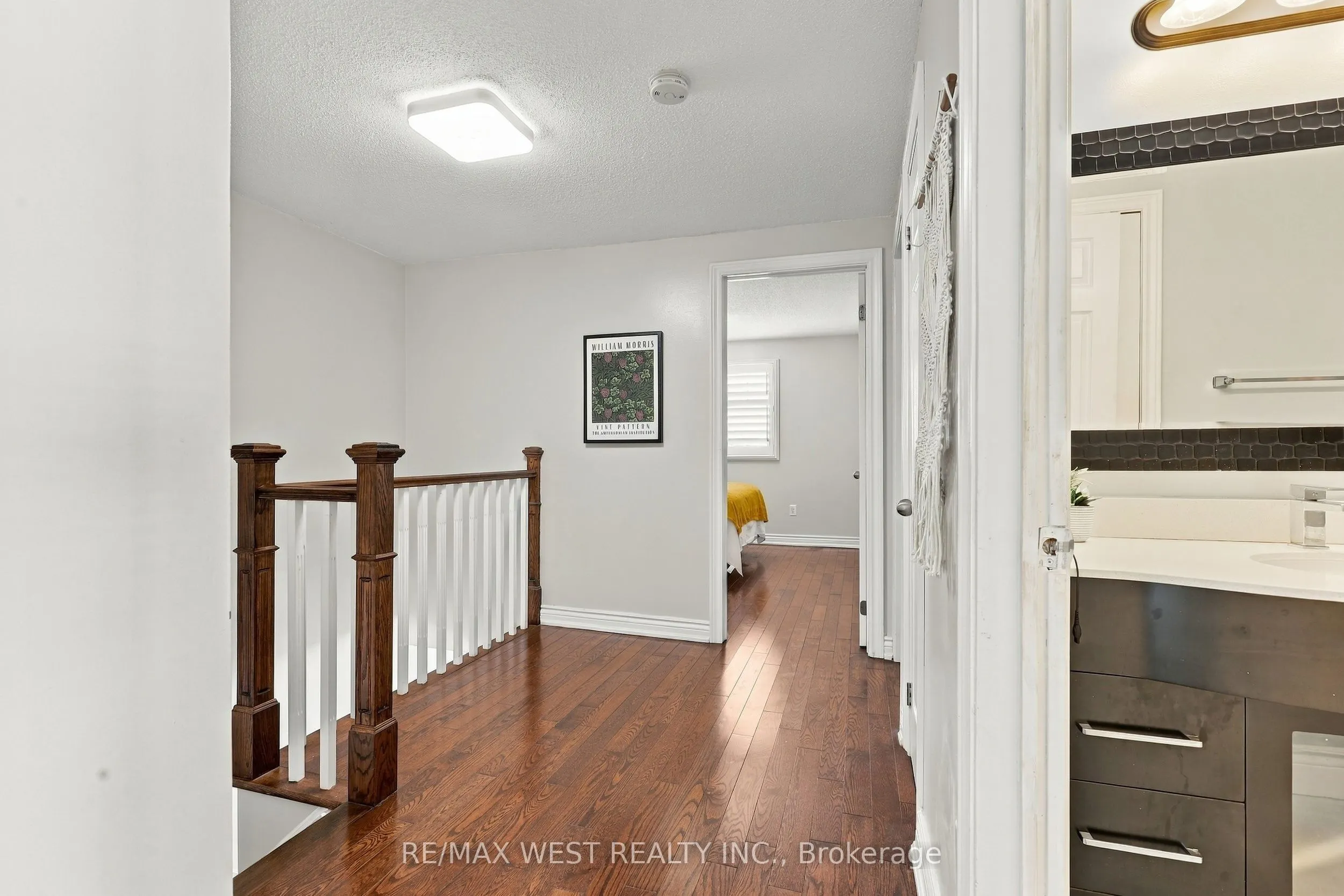 12 Waverly Street S