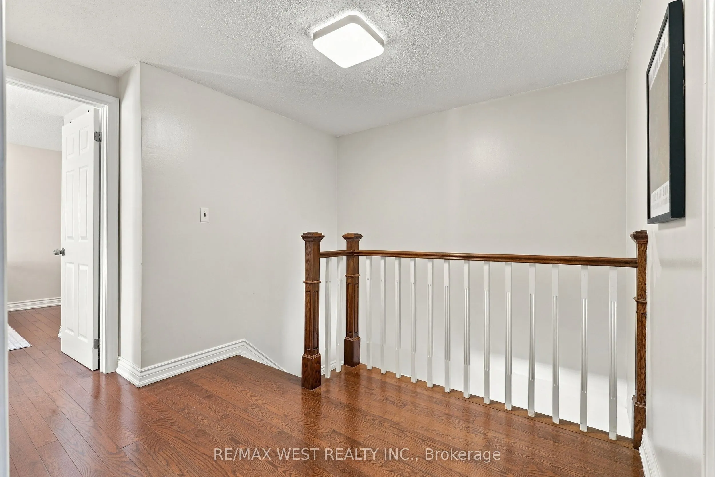 12 Waverly Street S