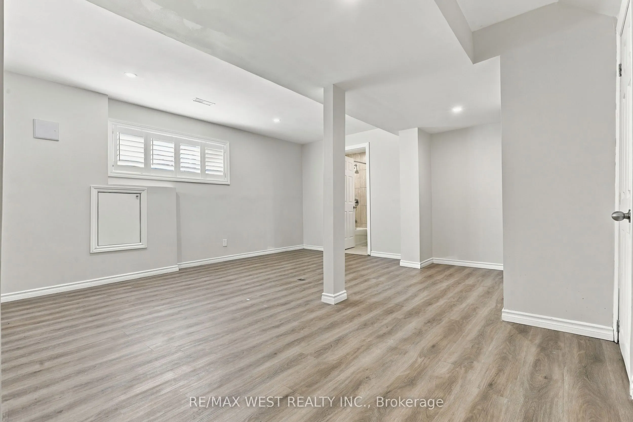 12 Waverly Street S