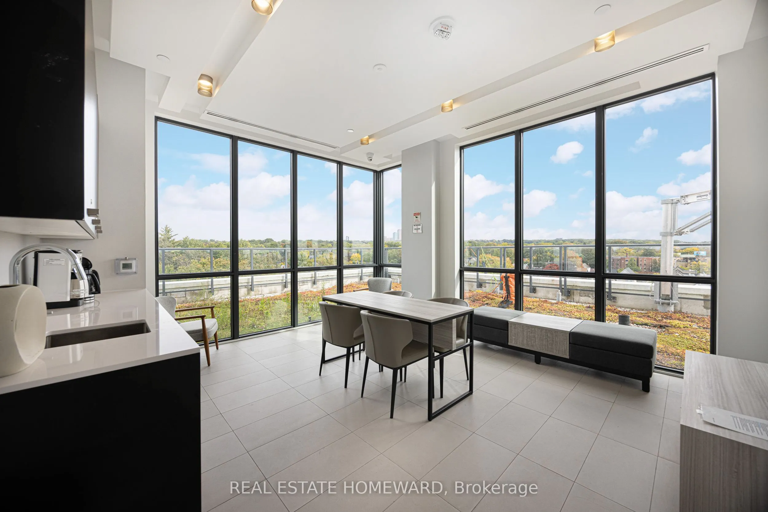 1630 Queen Street E #605
