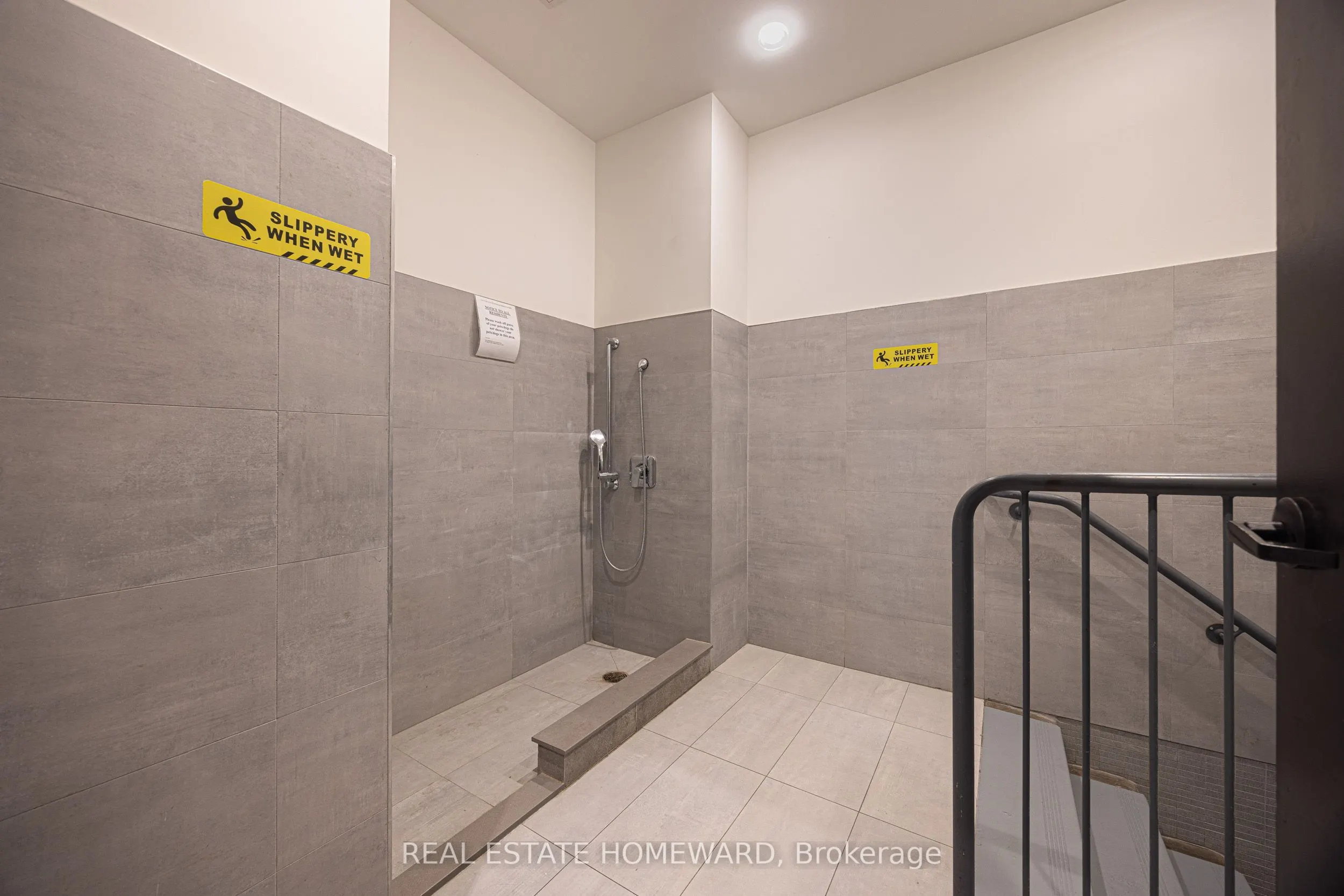1630 Queen Street E #605