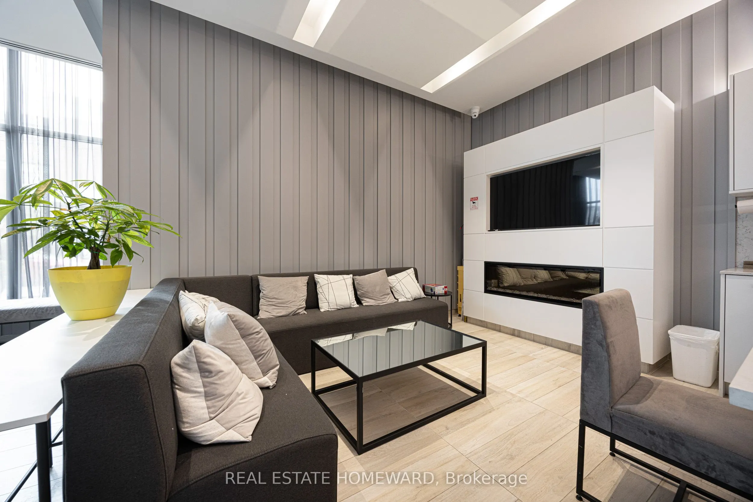 1630 Queen Street E #605