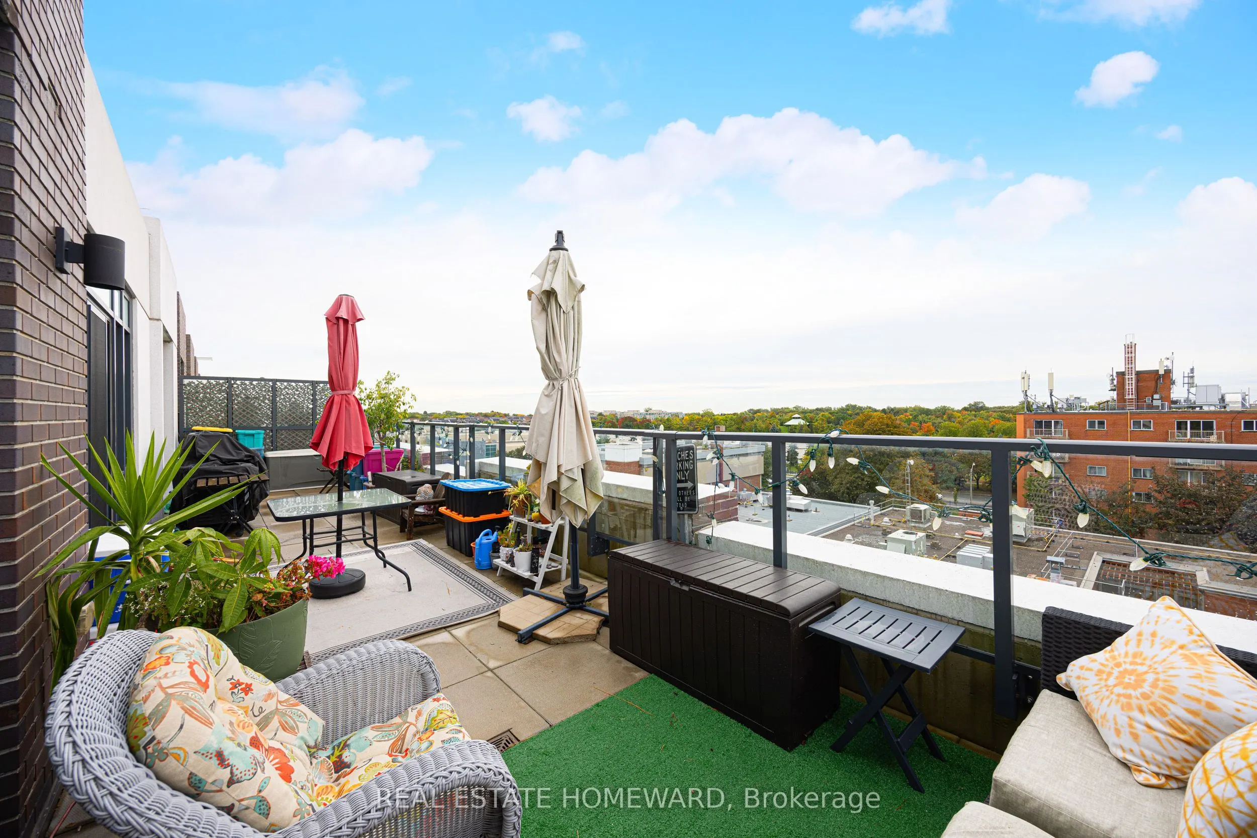 1630 Queen Street E #605