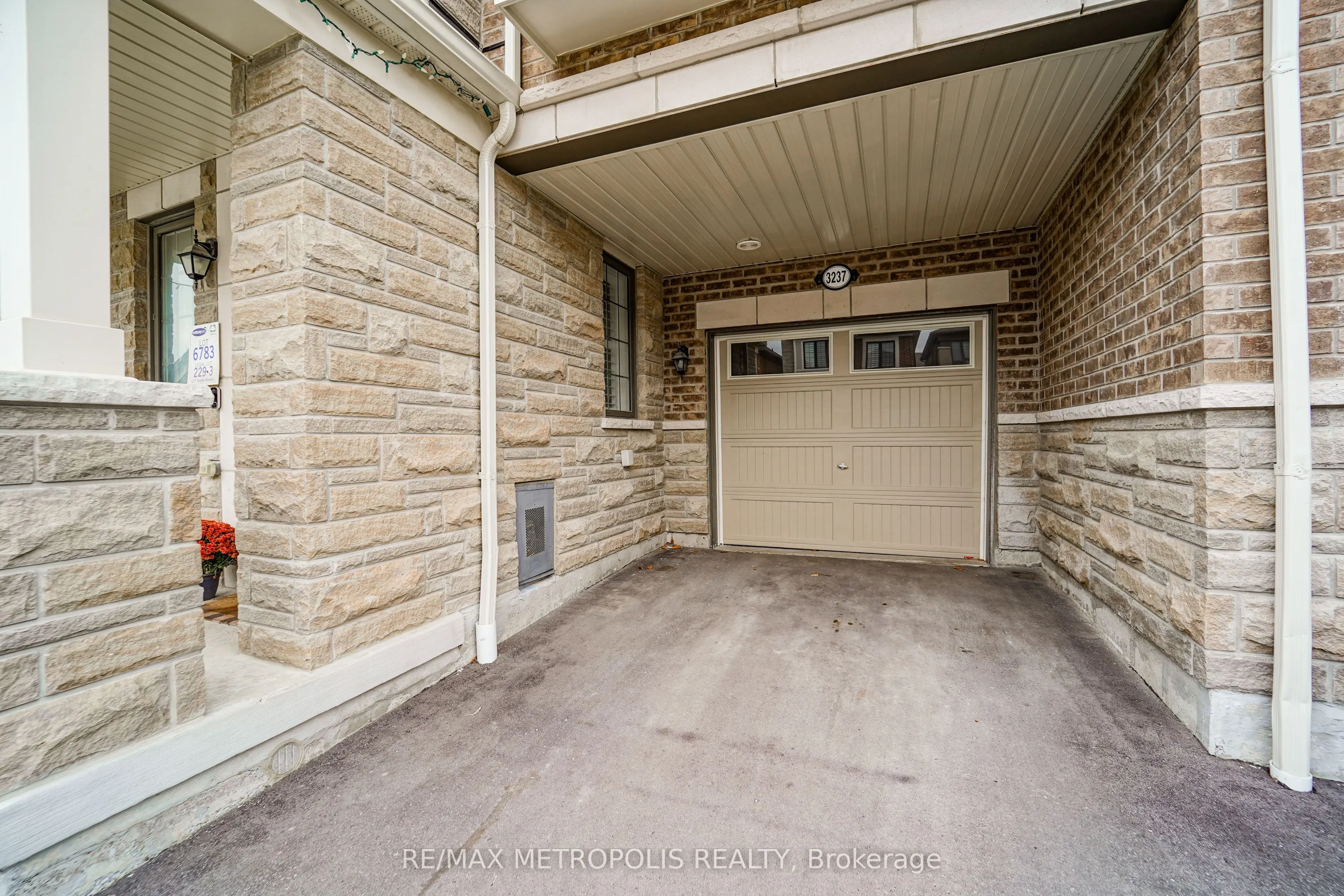3237 Turnstone Boulevard