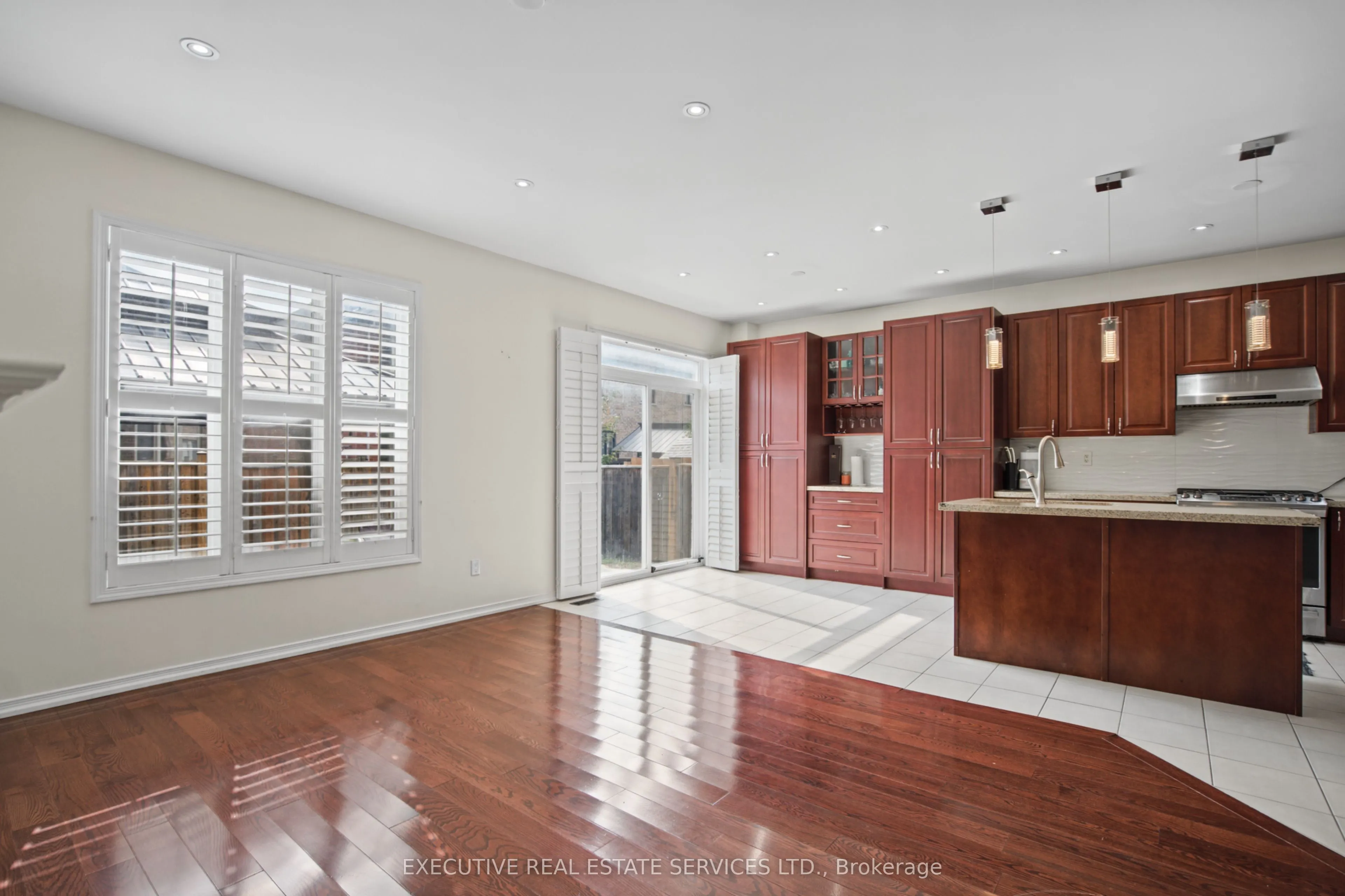 1571 Edgecroft Drive