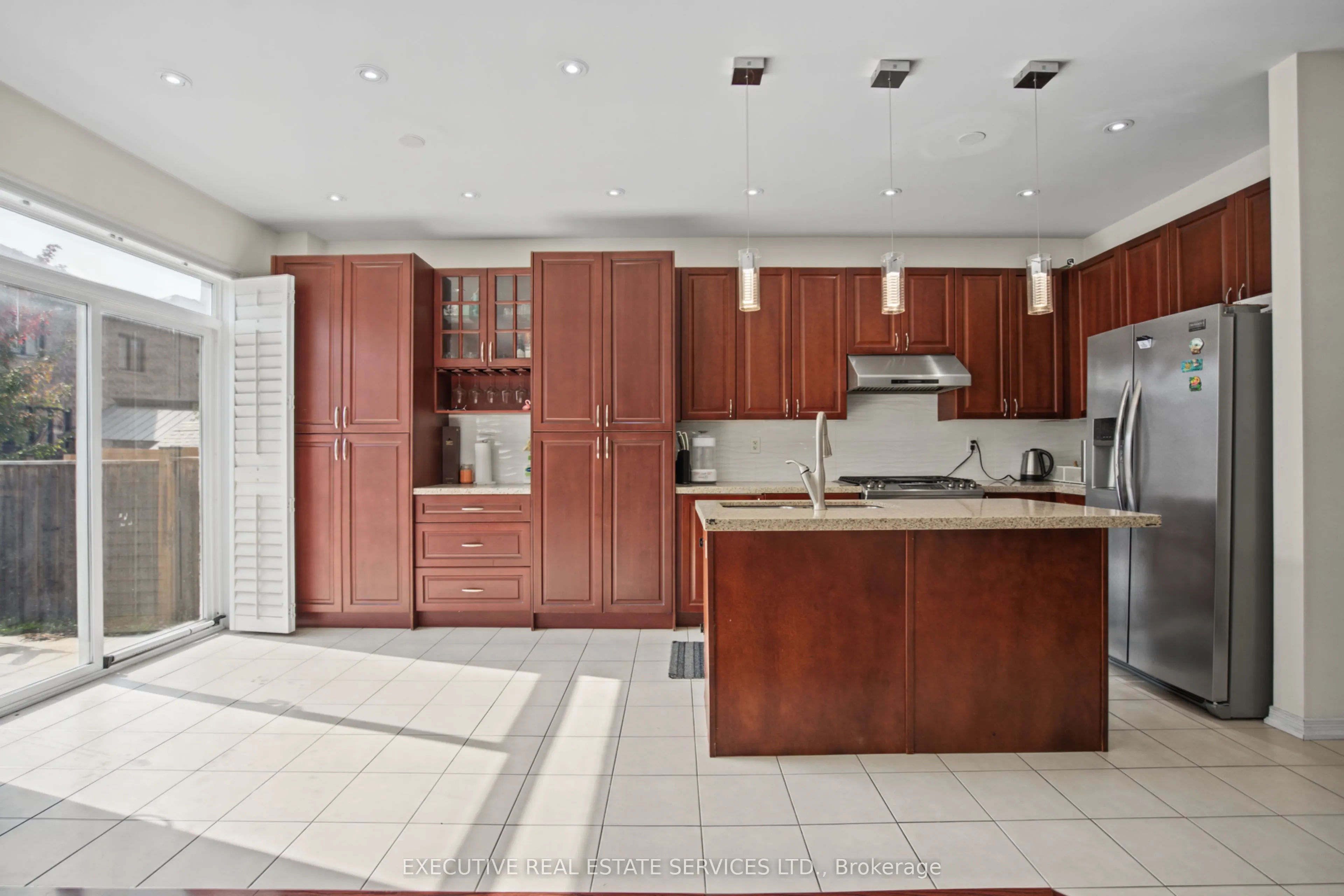 1571 Edgecroft Drive