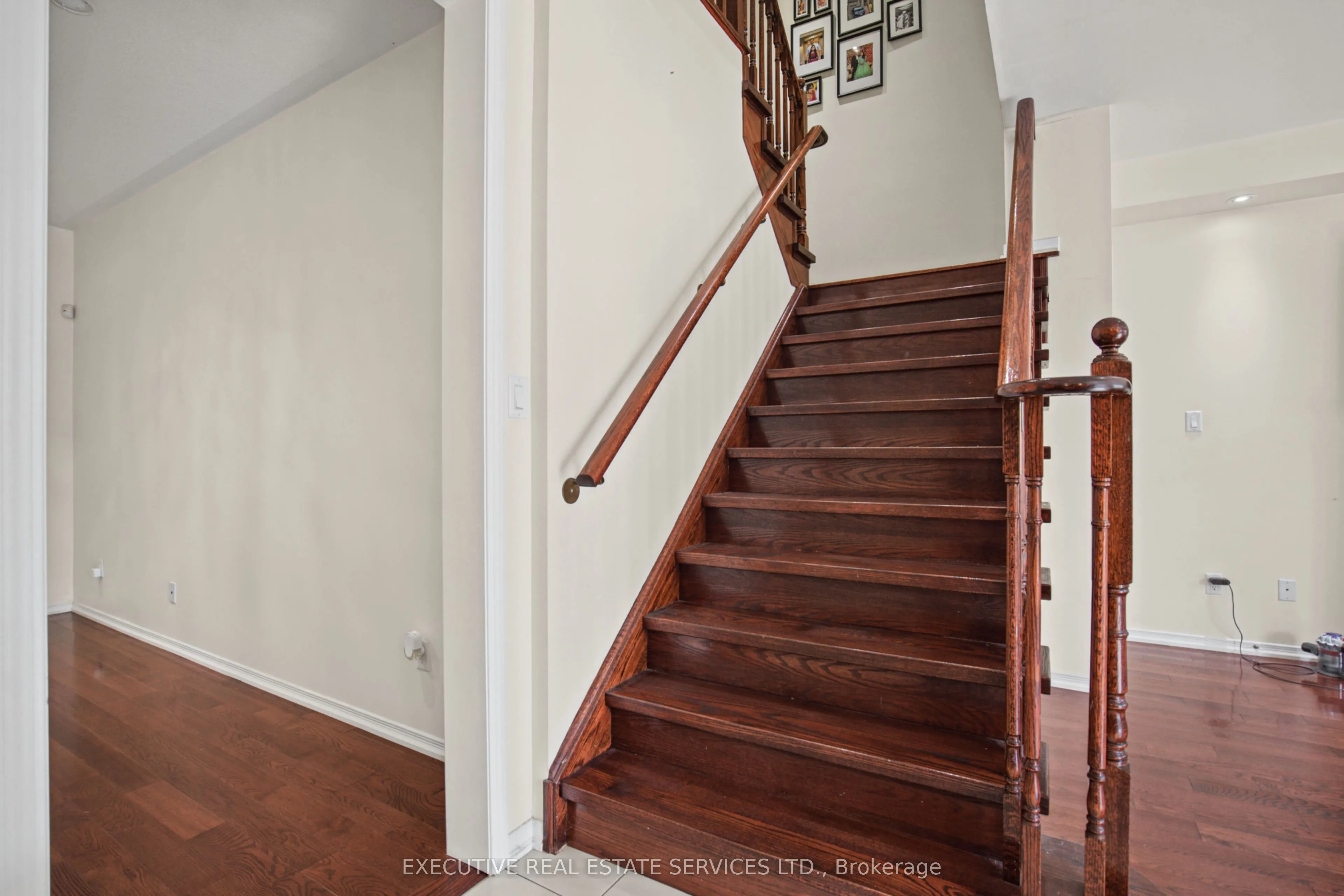 1571 Edgecroft Drive