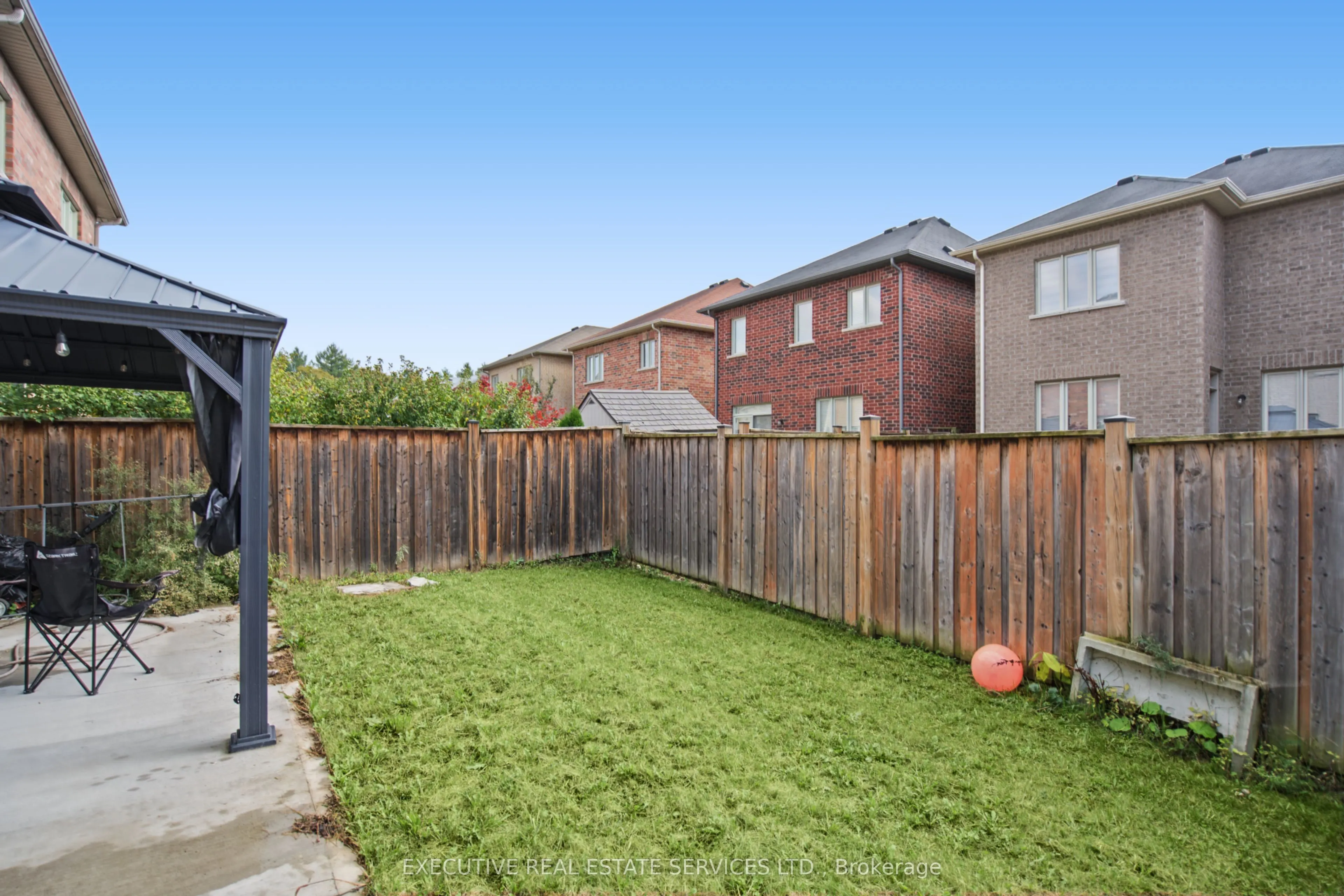 1571 Edgecroft Drive