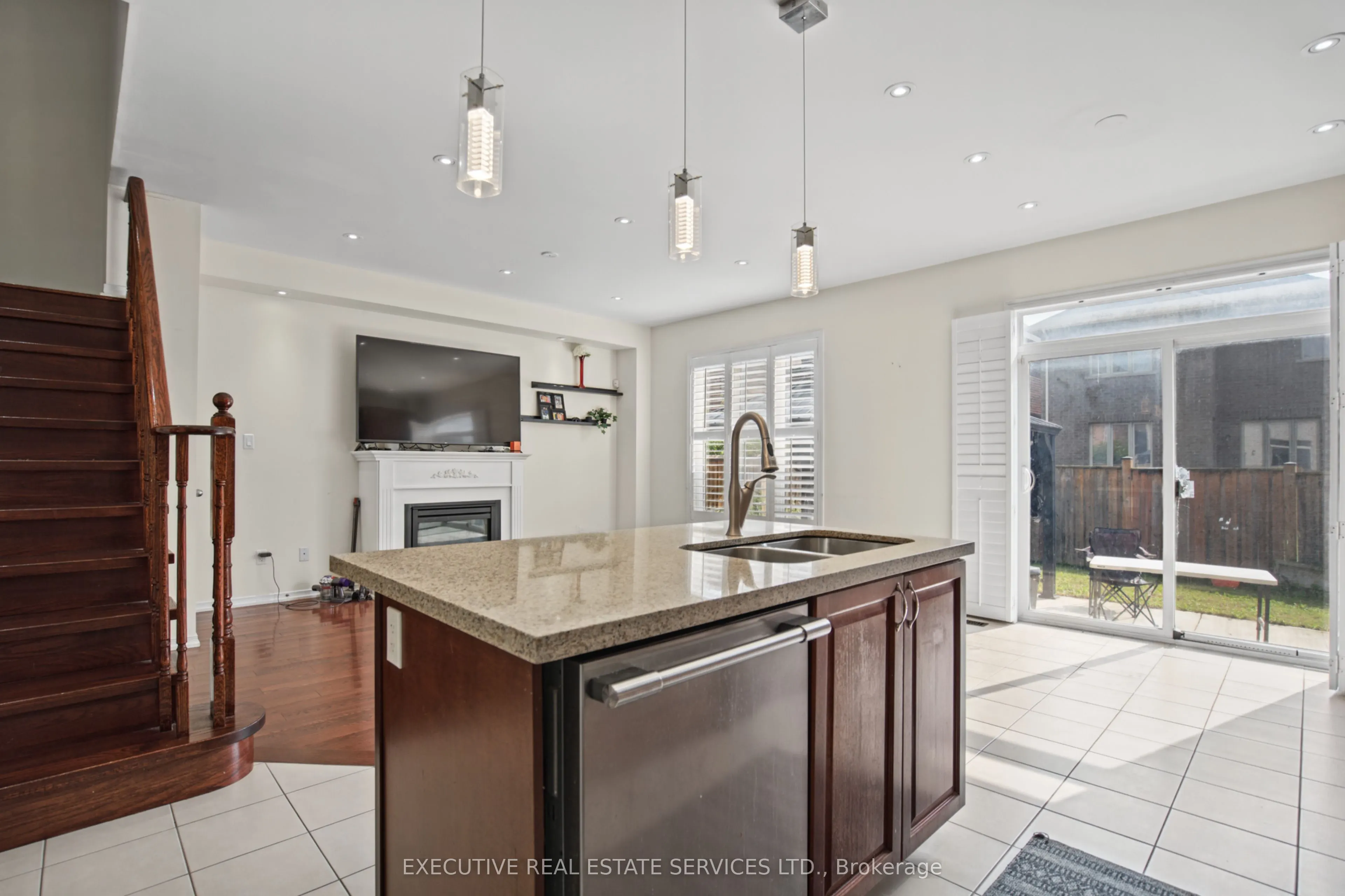 1571 Edgecroft Drive