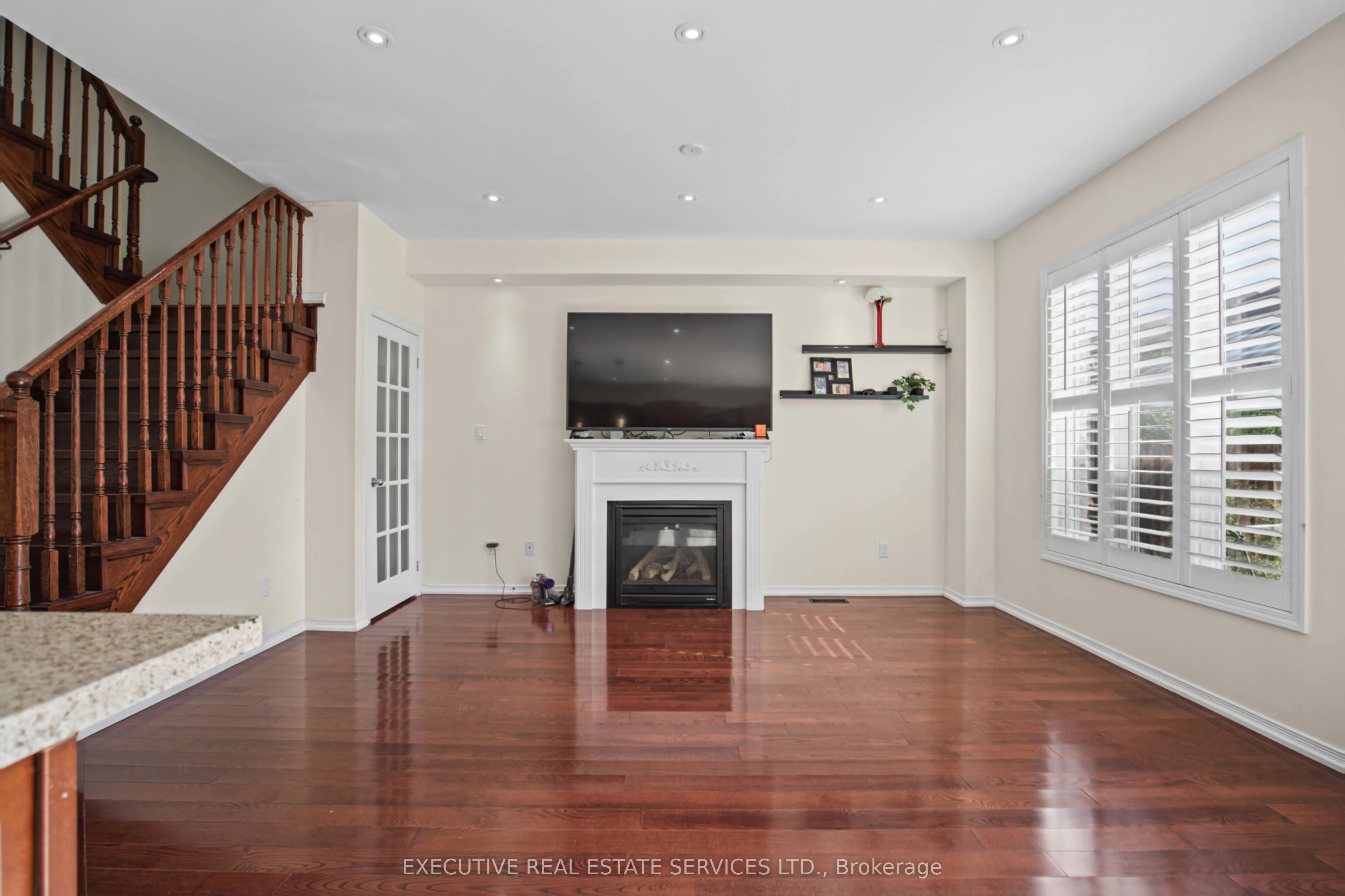 1571 Edgecroft Drive