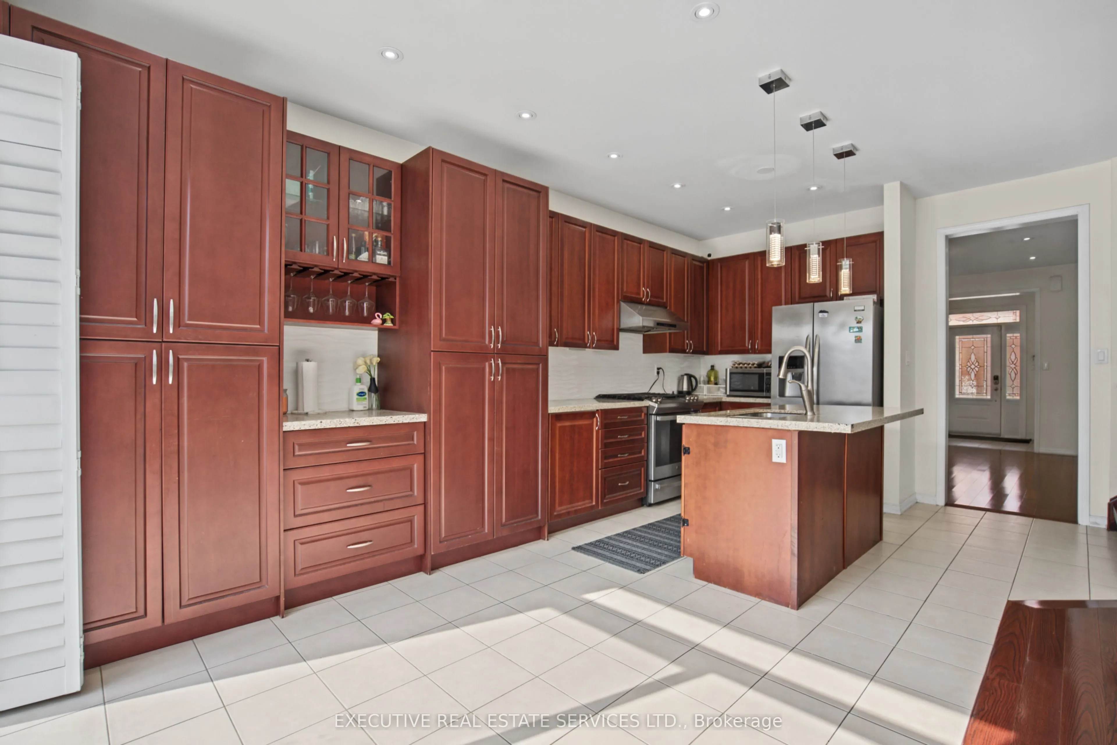 1571 Edgecroft Drive