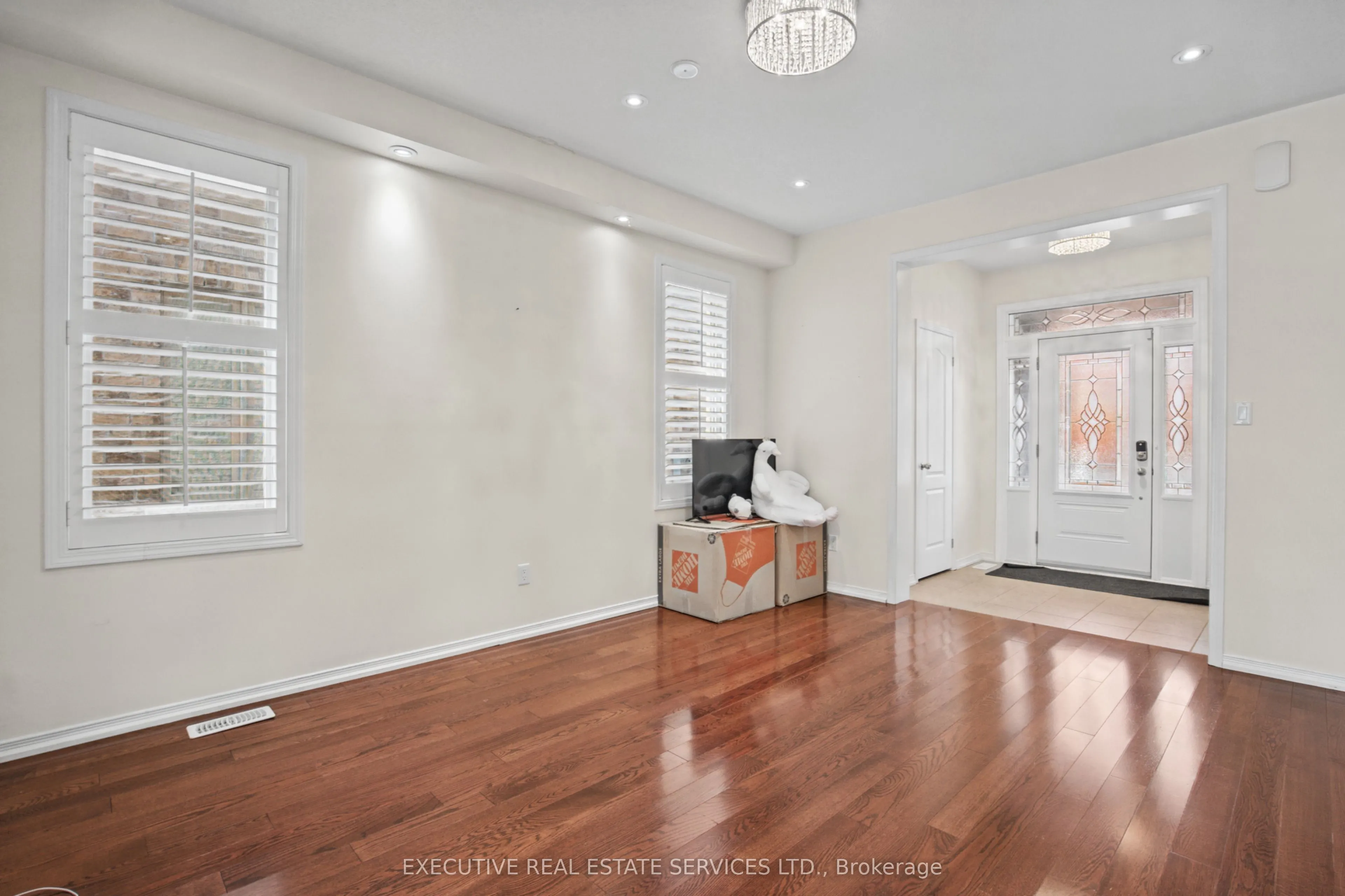 1571 Edgecroft Drive