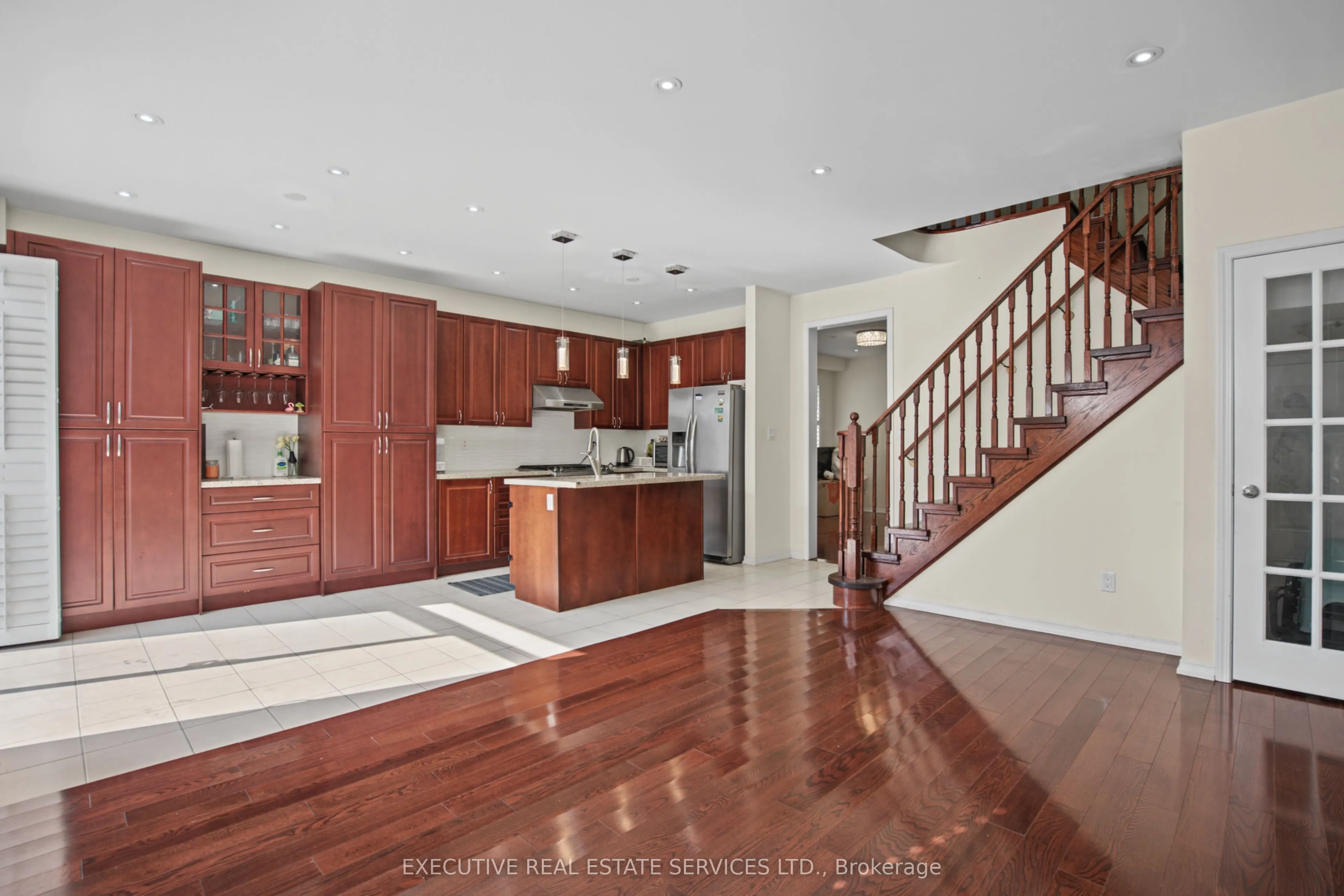 1571 Edgecroft Drive