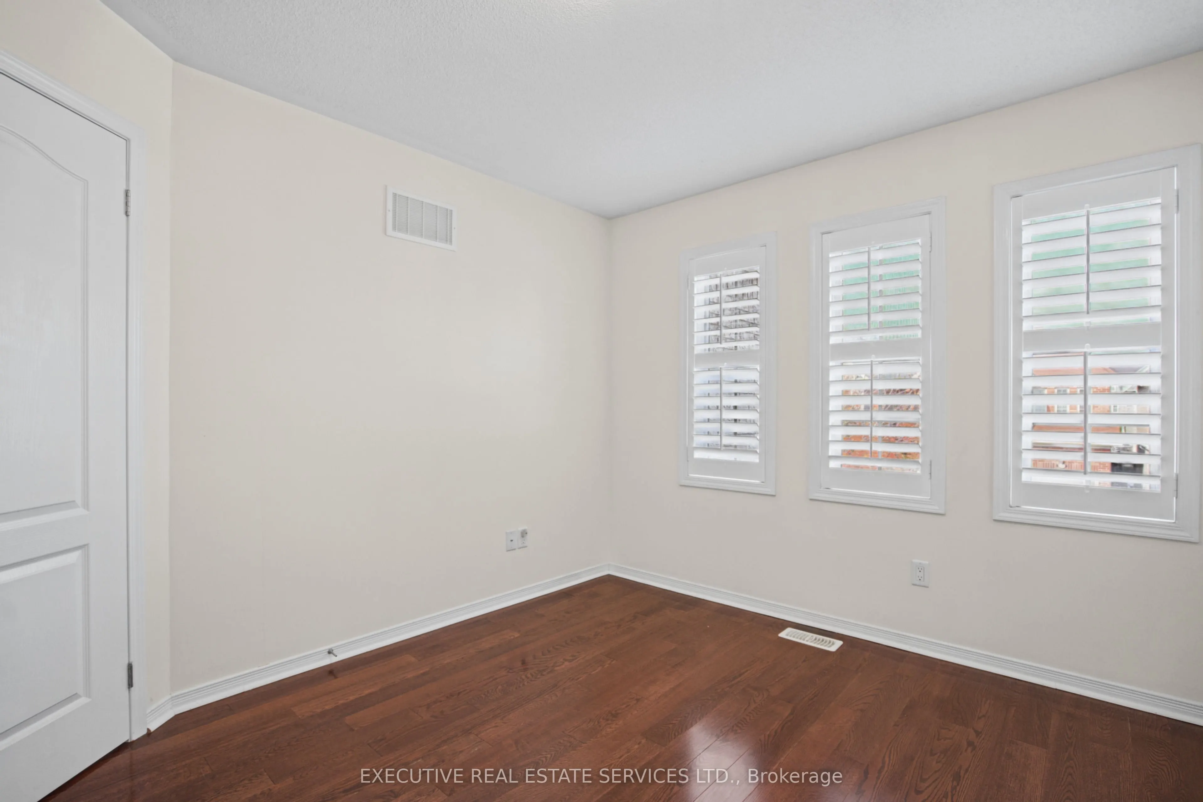1571 Edgecroft Drive