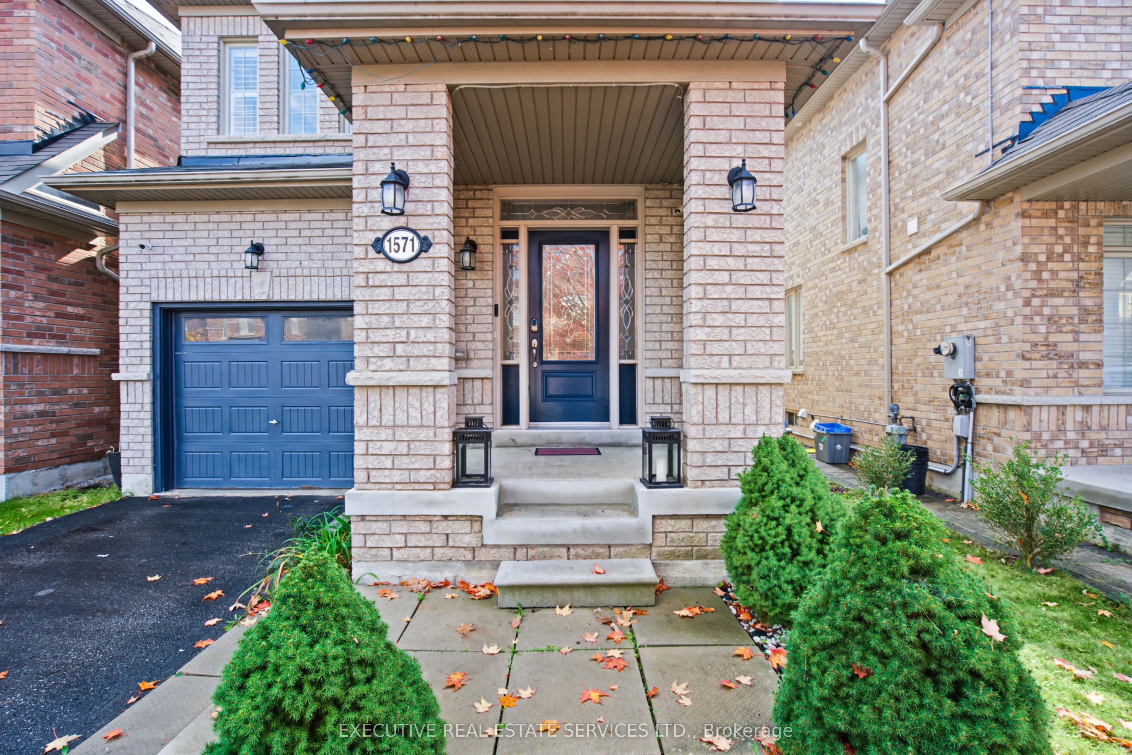 1571 Edgecroft Drive