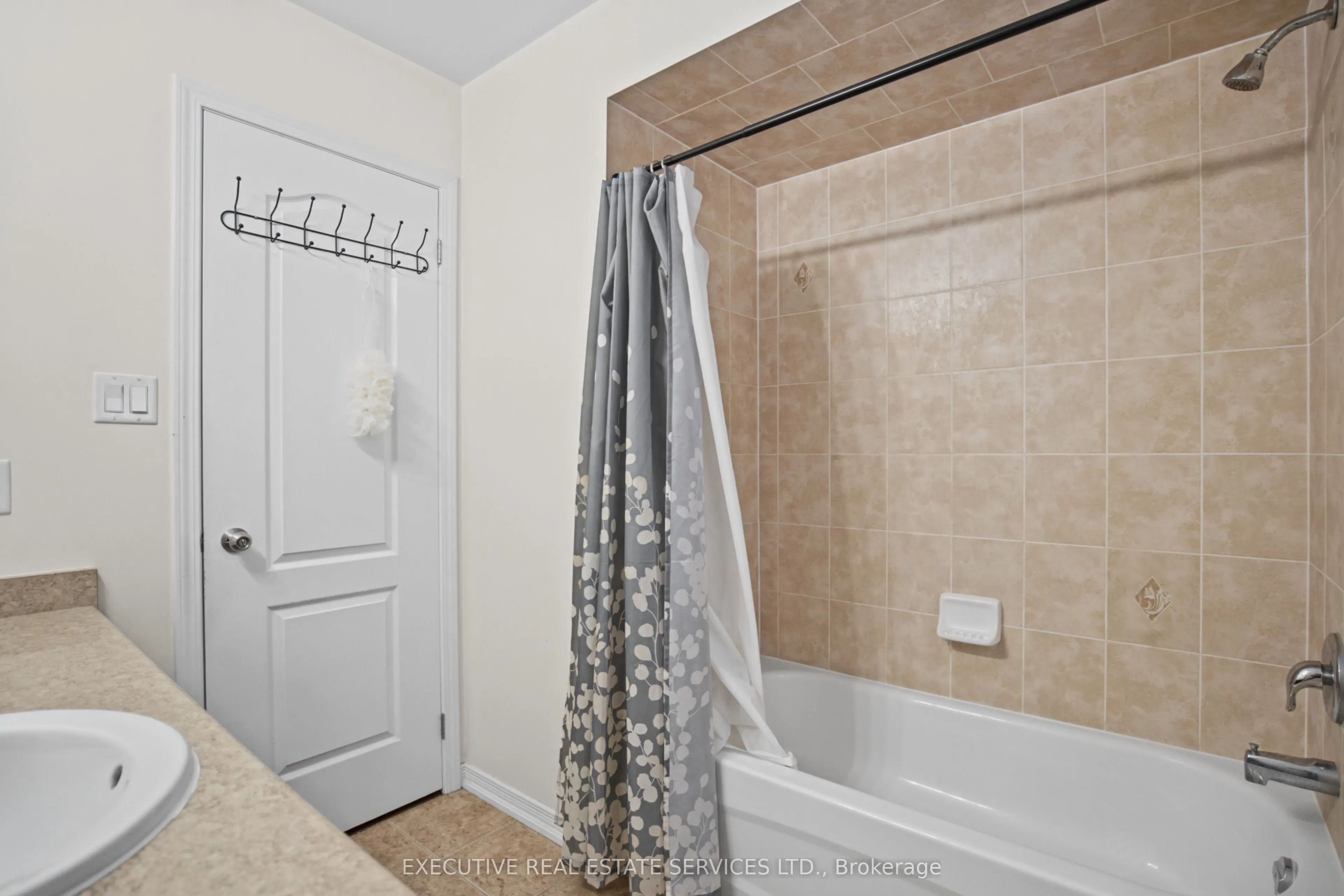 1571 Edgecroft Drive