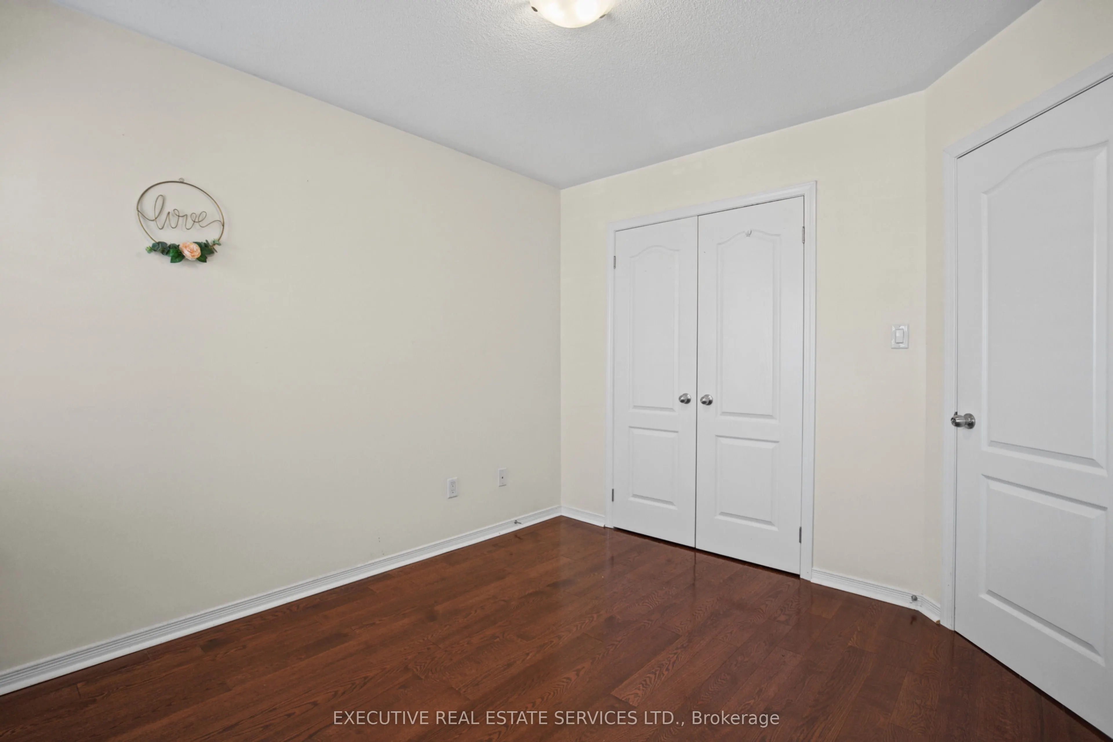1571 Edgecroft Drive