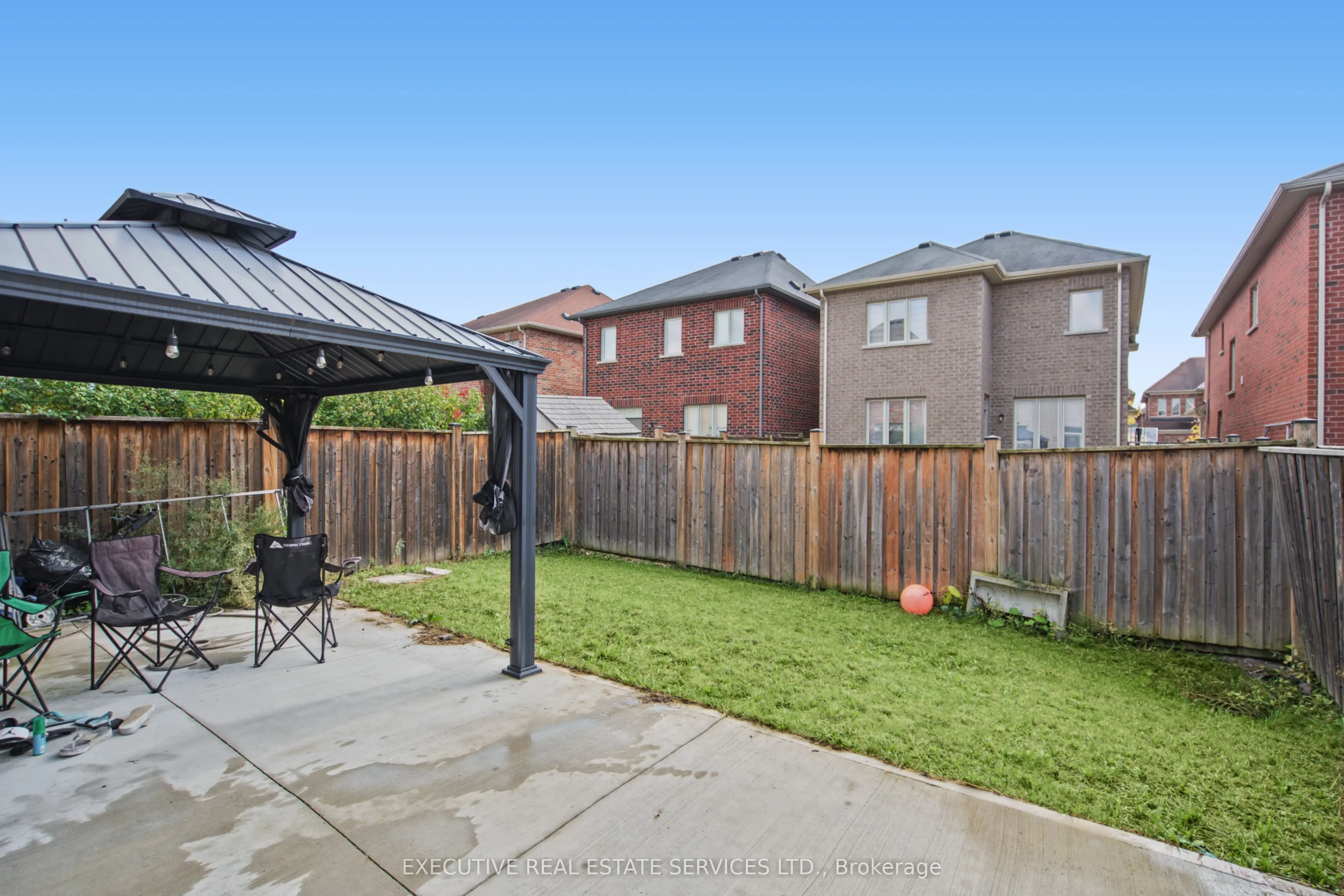 1571 Edgecroft Drive