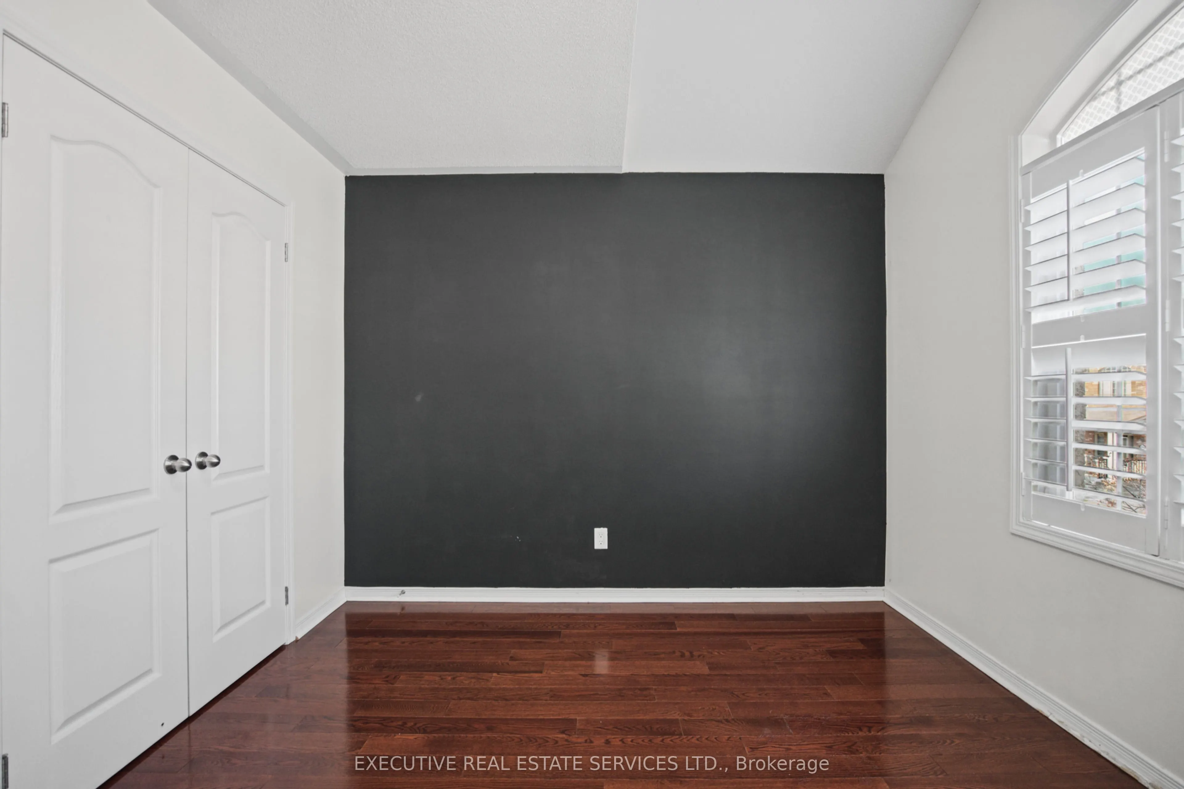 1571 Edgecroft Drive