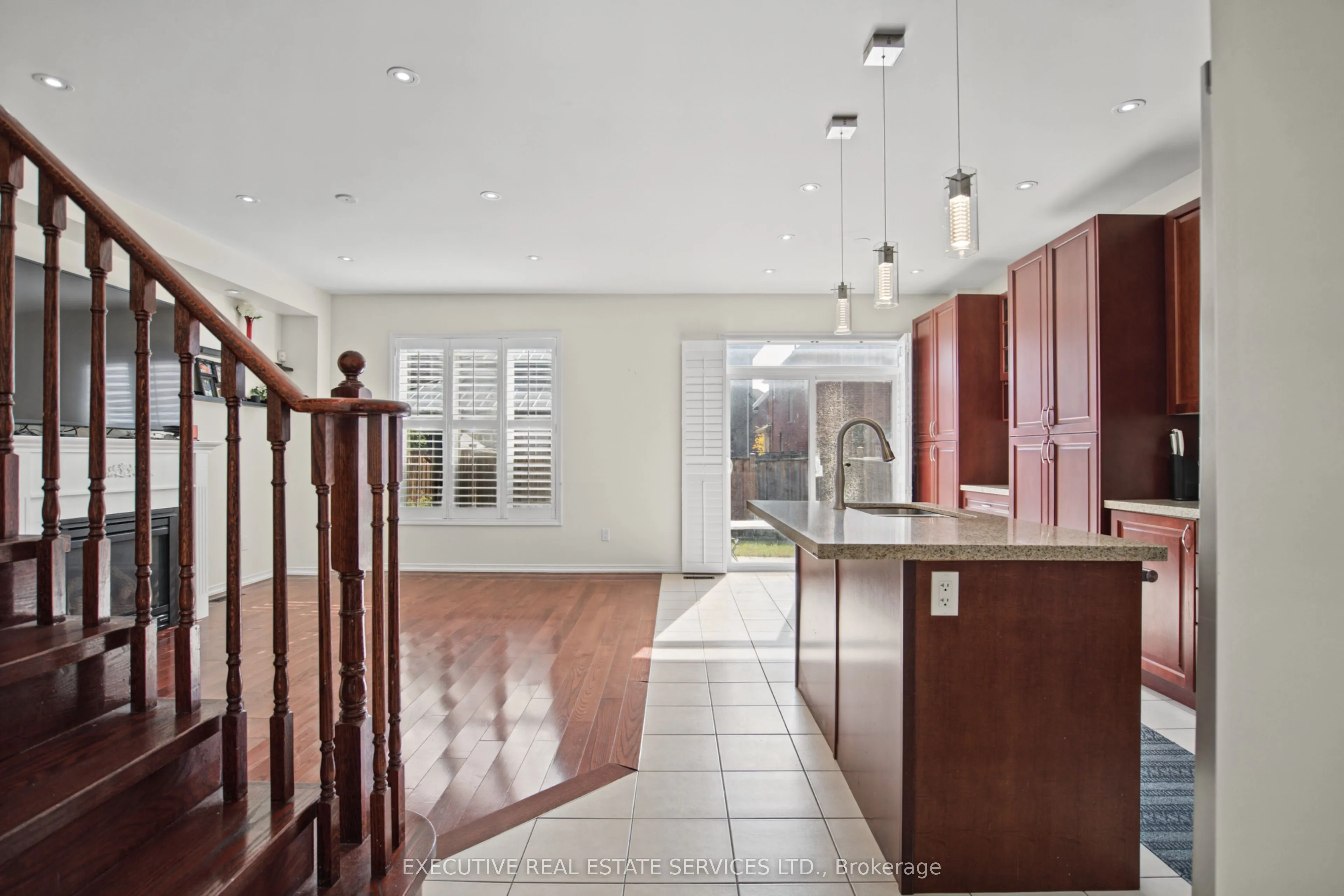 1571 Edgecroft Drive