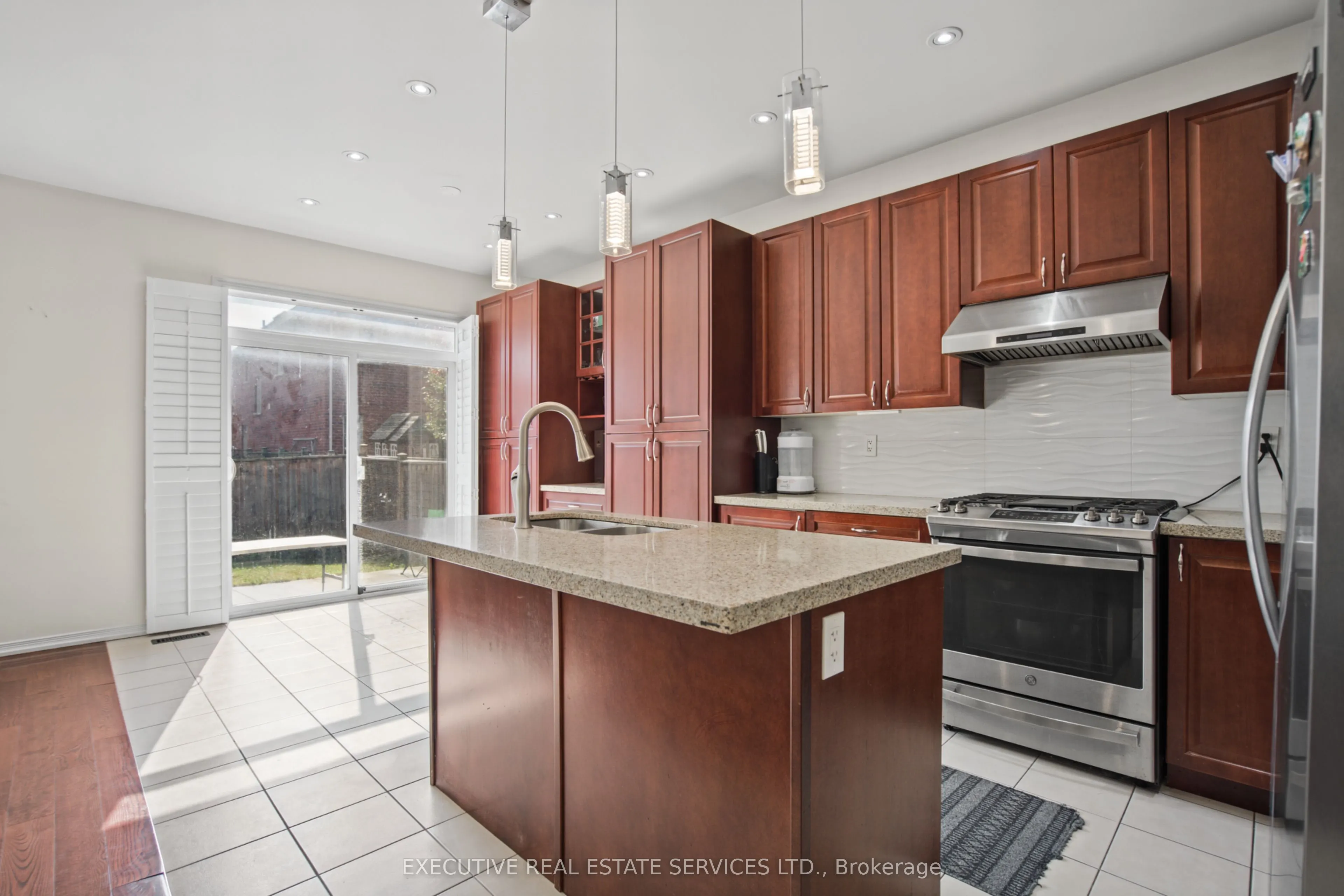 1571 Edgecroft Drive