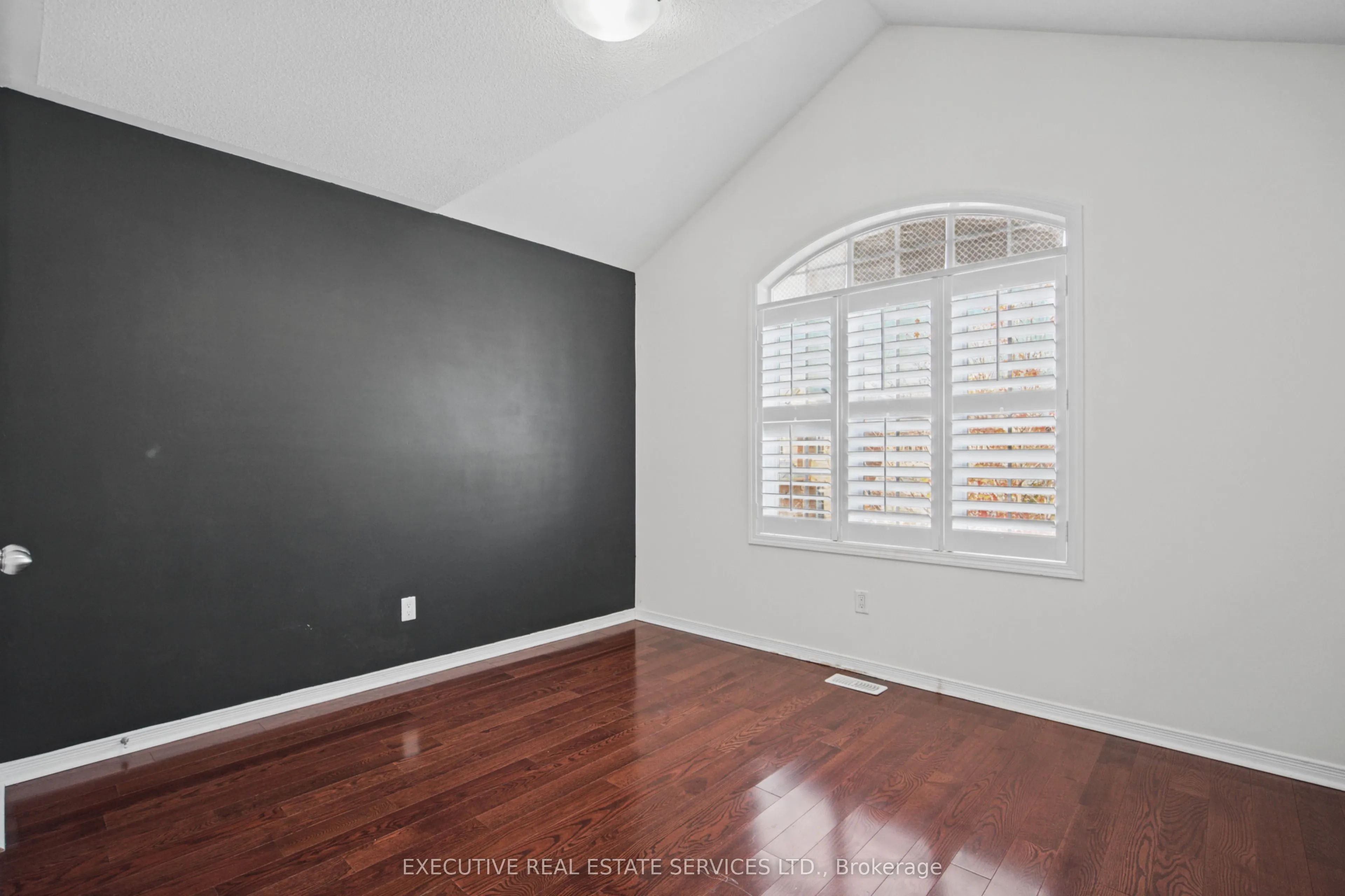 1571 Edgecroft Drive