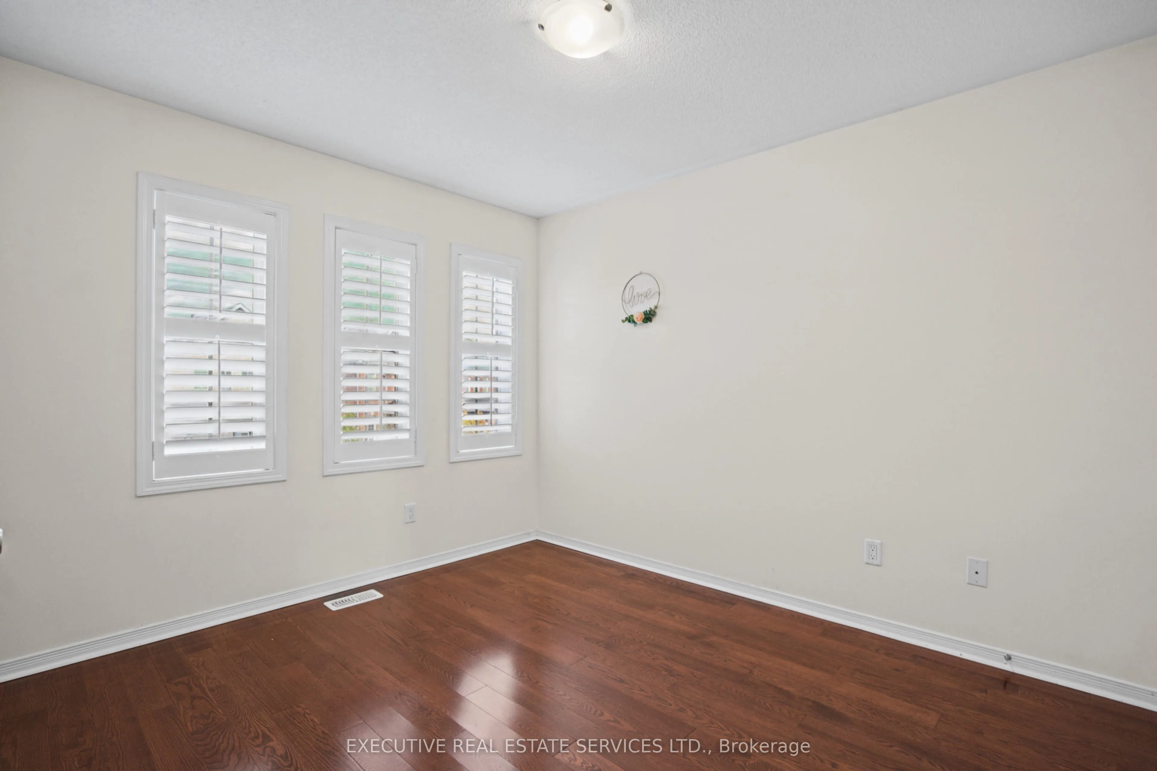 1571 Edgecroft Drive