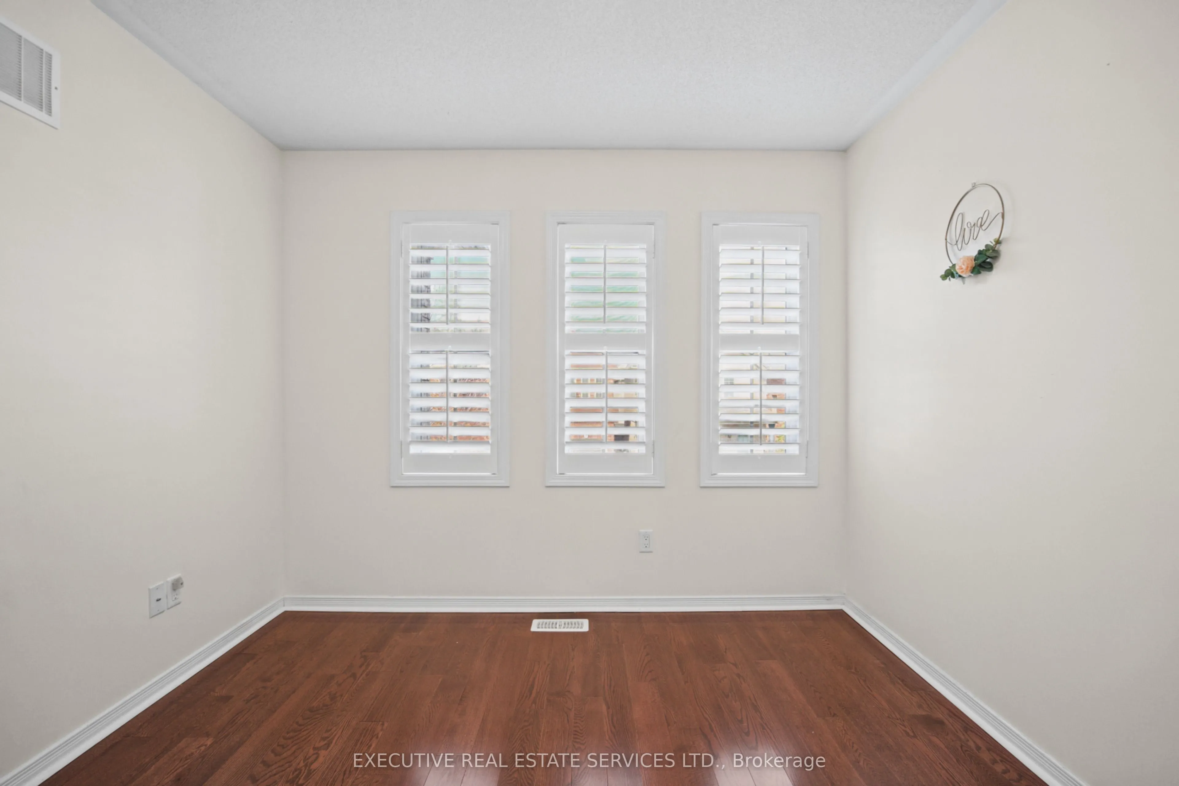 1571 Edgecroft Drive