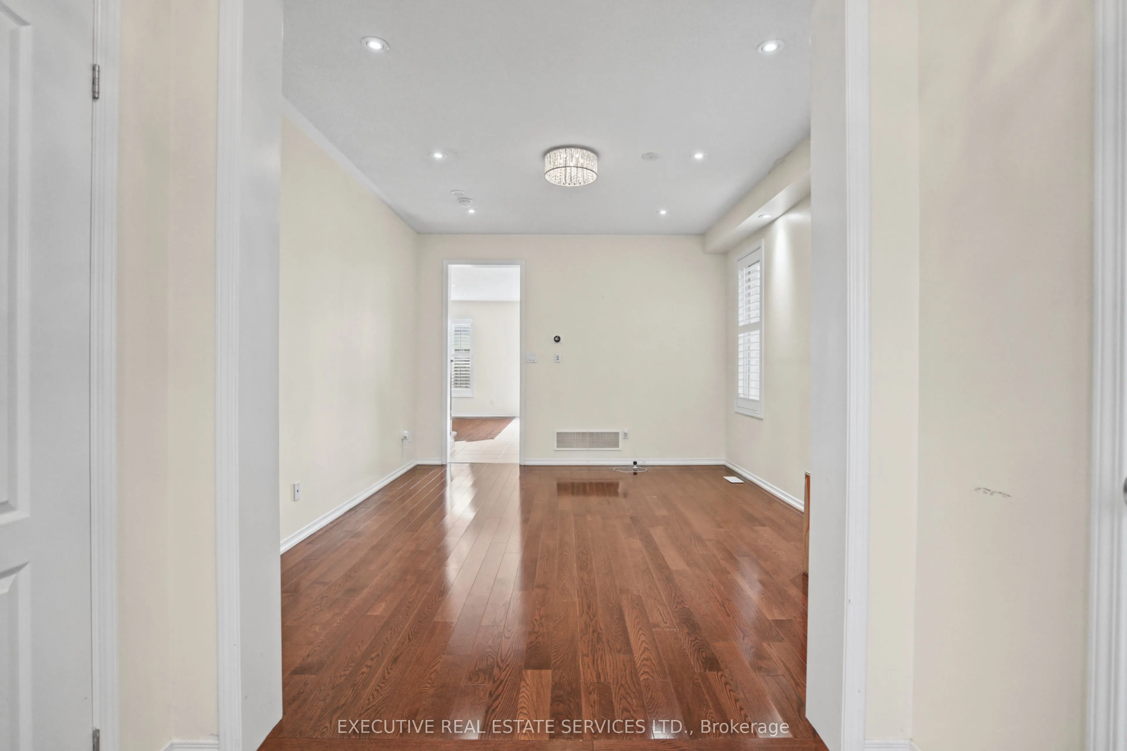 1571 Edgecroft Drive
