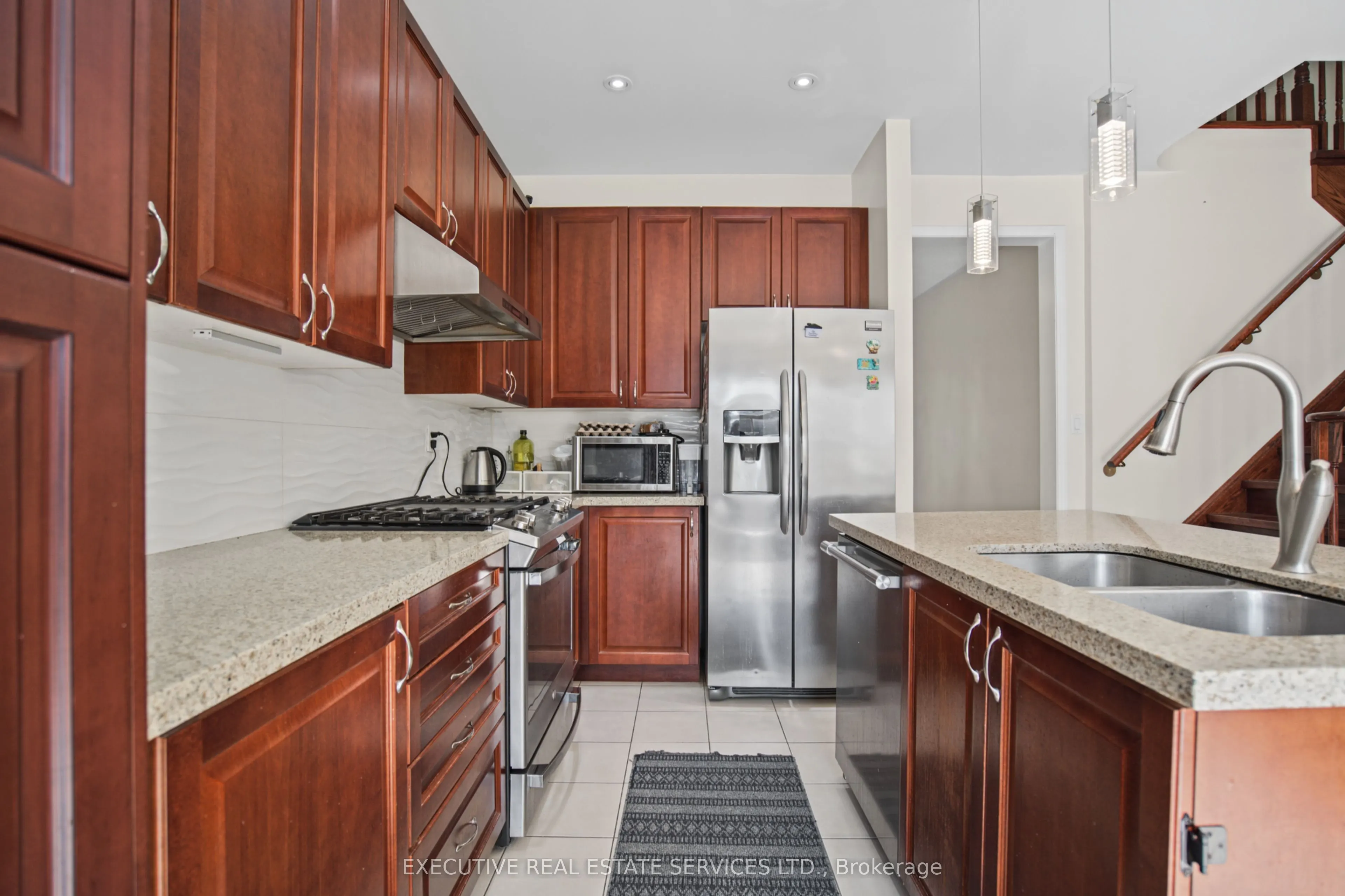 1571 Edgecroft Drive