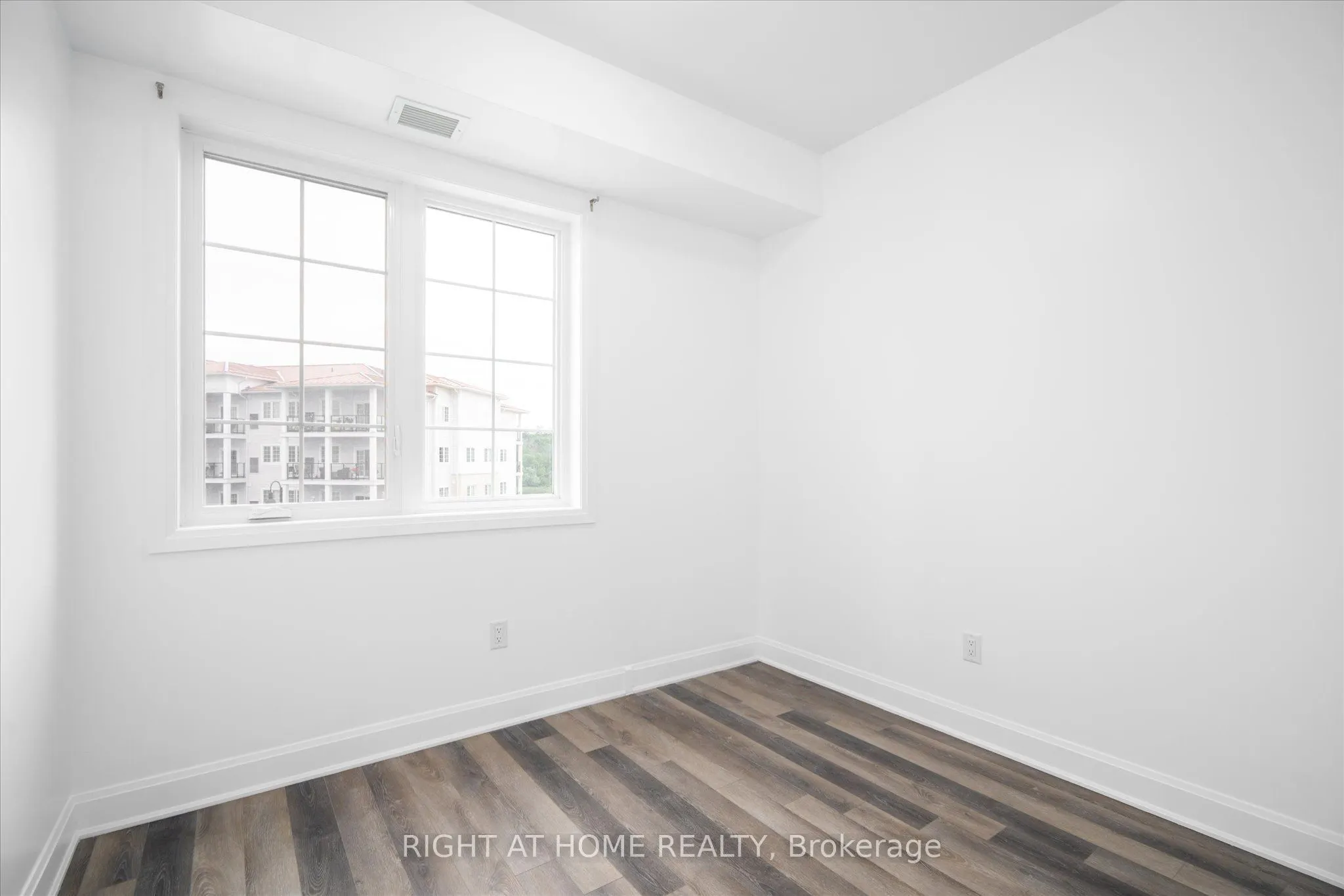 50 Lakebreeze Drive #321